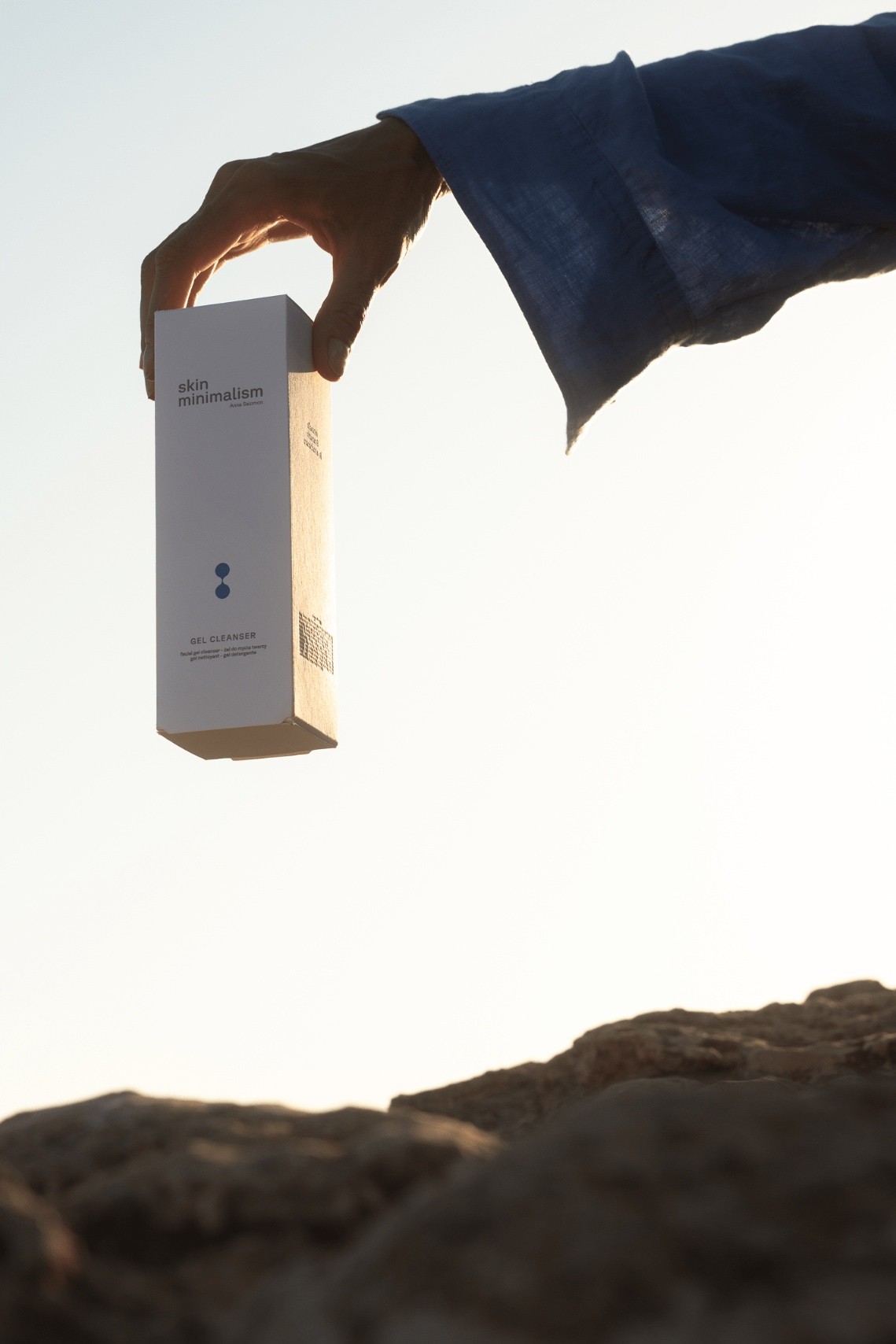 Sesja zdjęciowa dla Skin Minimalism – produkt marki Skin Minimalism na kamieniach