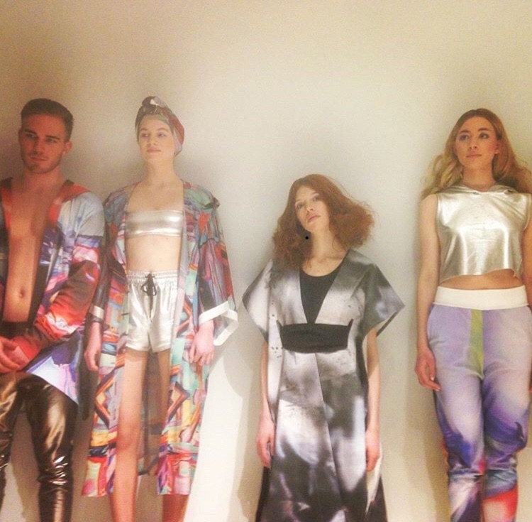 En una cooperación entre la artista argentina Daniela Boo, los alumnos de Management de Moda de Business School Berlin (BSB) y Spoonflower ha surgido una colección de moda. 