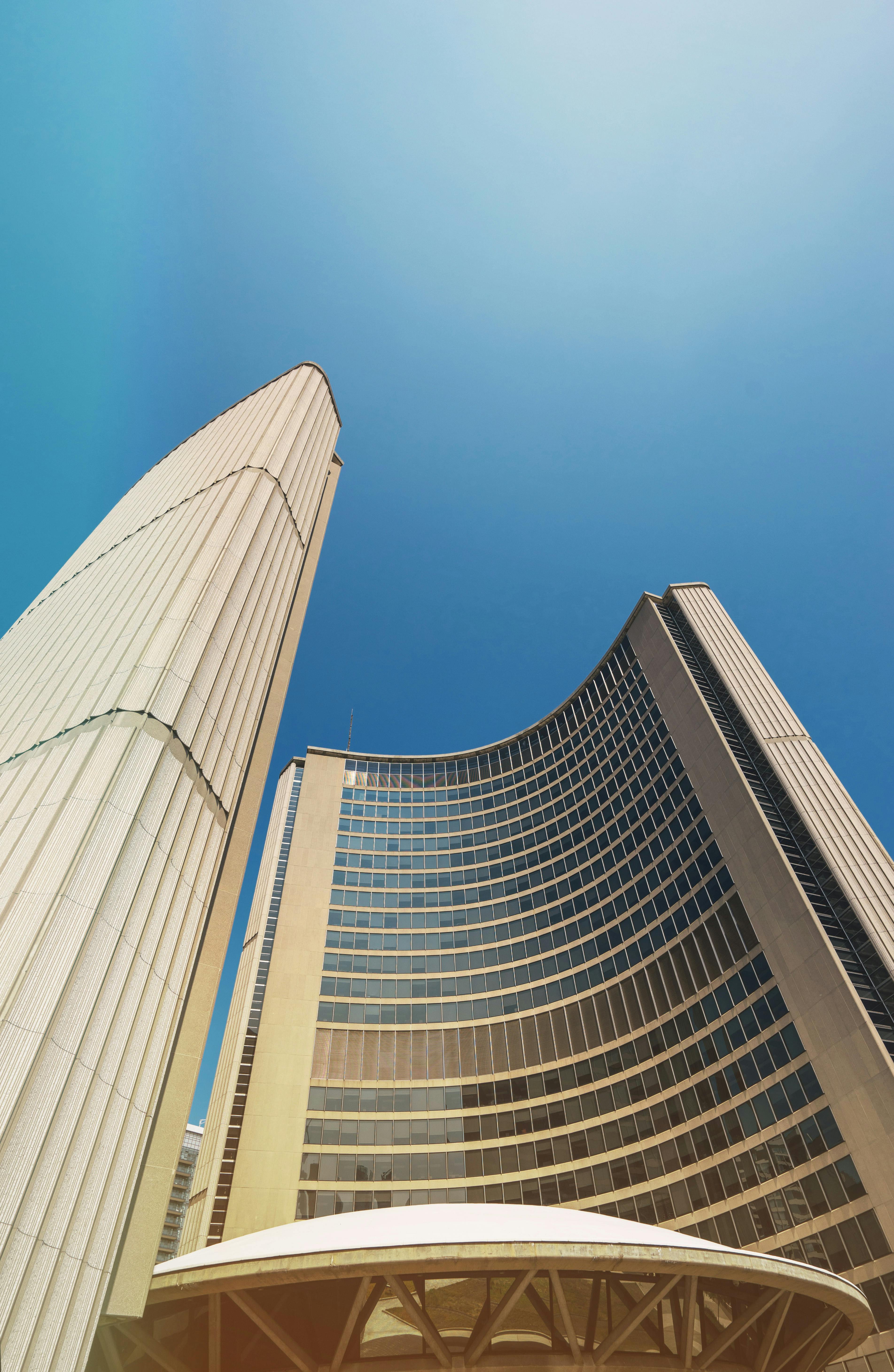 Curved modern skyscraper against a clear blue sky.