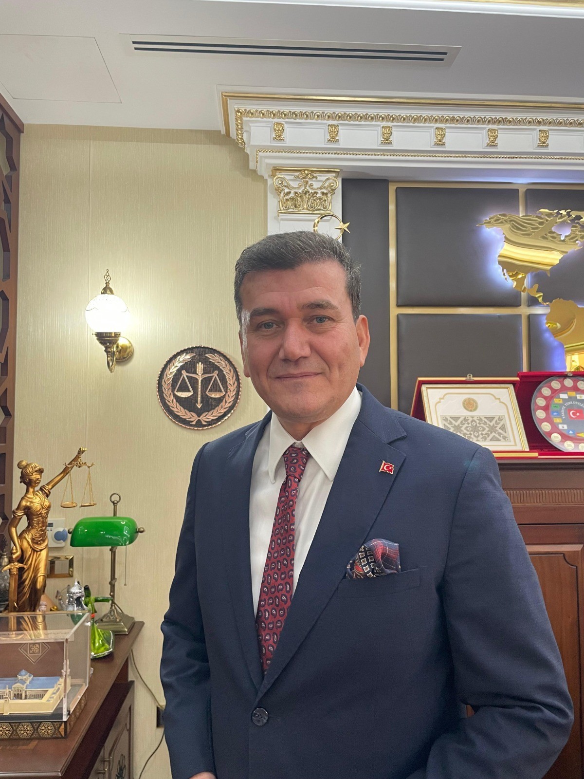 Zeki Arıtürk Kimdir?