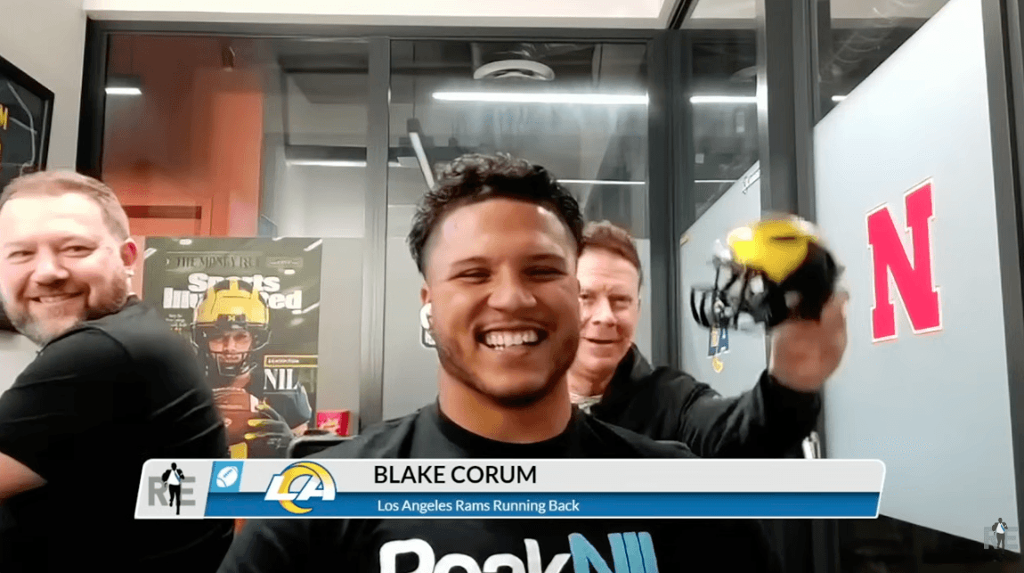 2 Players playing football