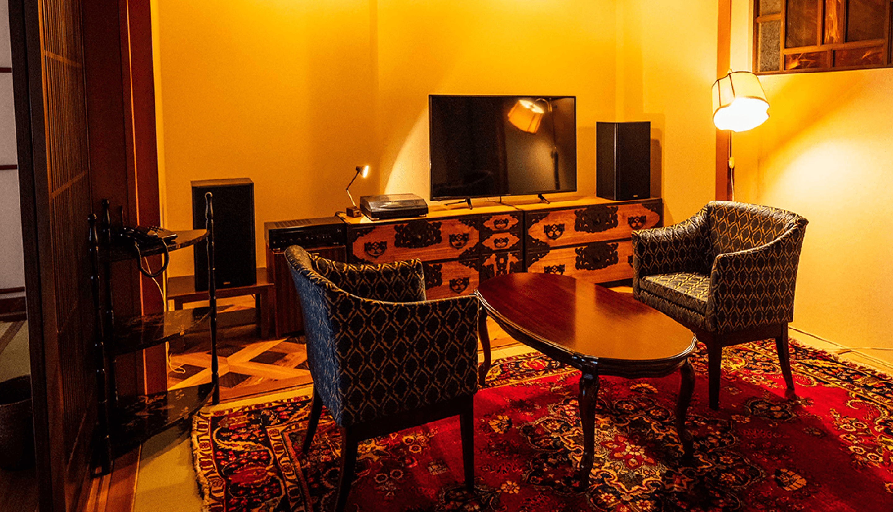 A room with classic Miyagi furniture