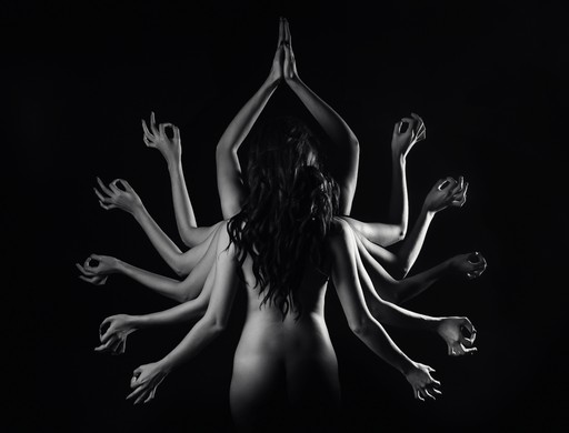 The Golden Gate Bridge next to a beach