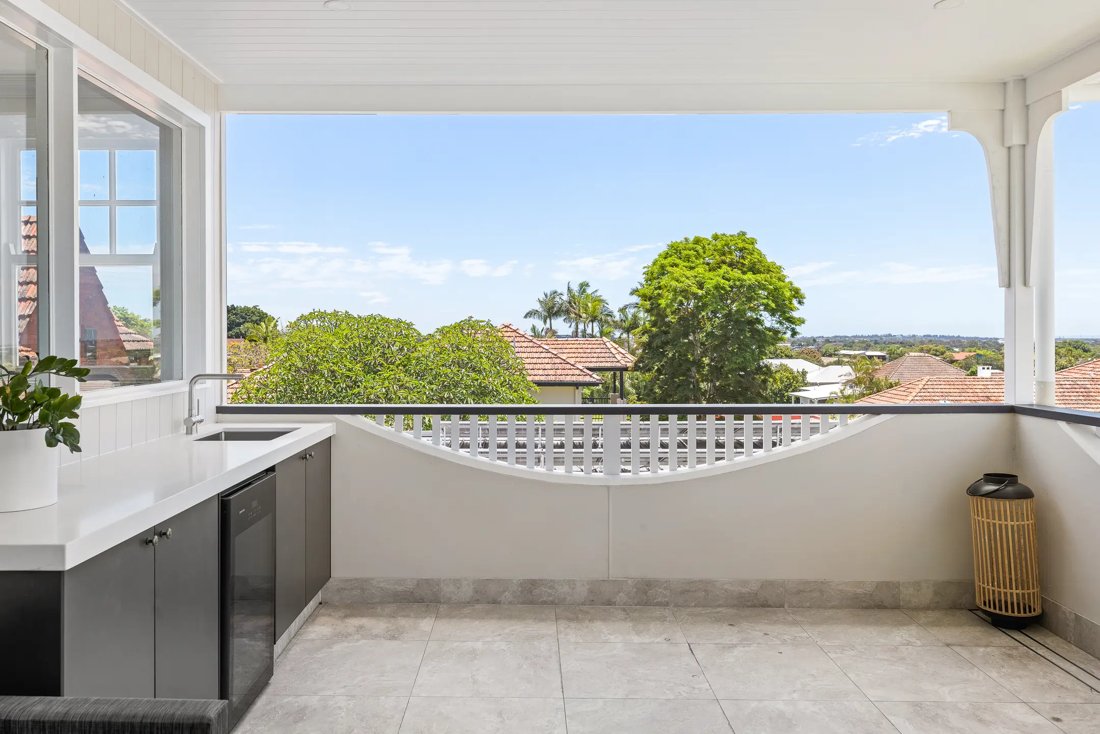 Verandah that provides shade and has a built in kitchen space for entertaining