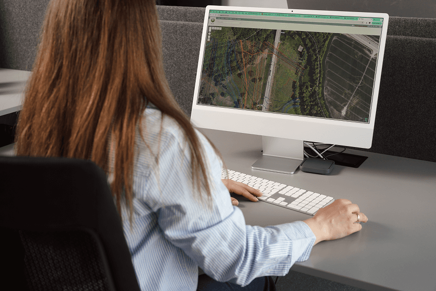 Identification of private land plot owners and cadastral boundaries