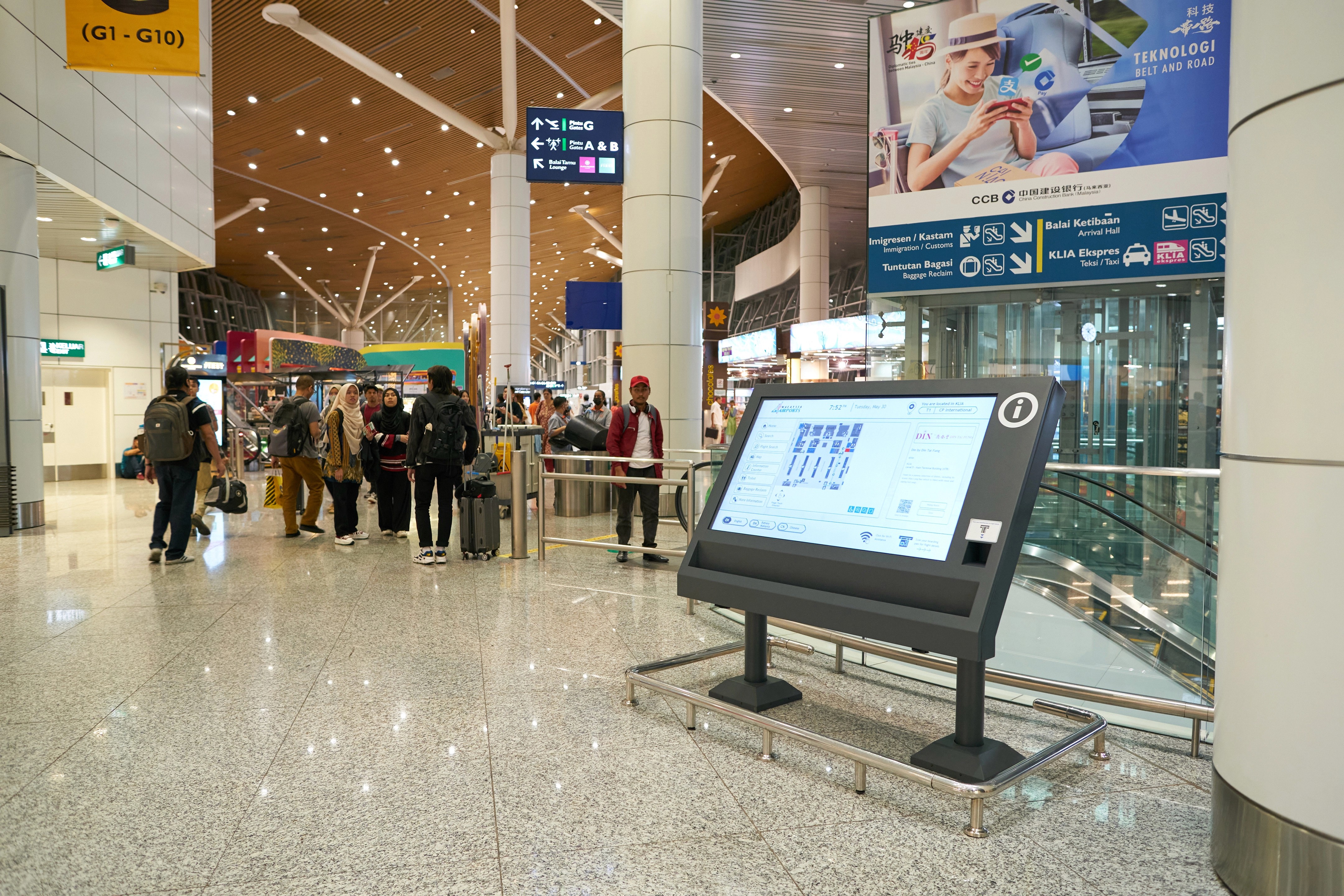 Airport digital wayfinding with RoveIQ