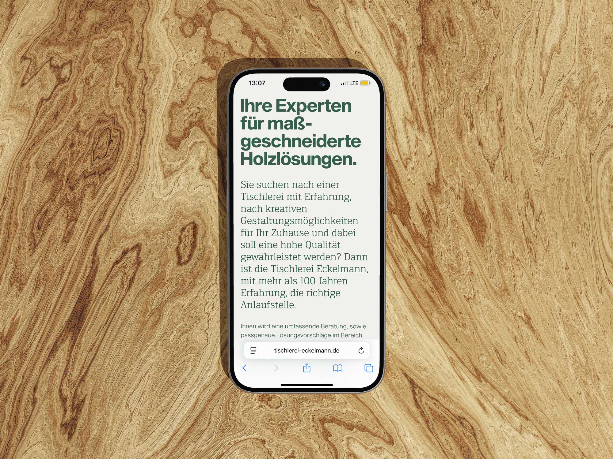 Responsive Website-Ansicht auf Smartphone – Benutzerfreundlichkeit und Design im Einklang