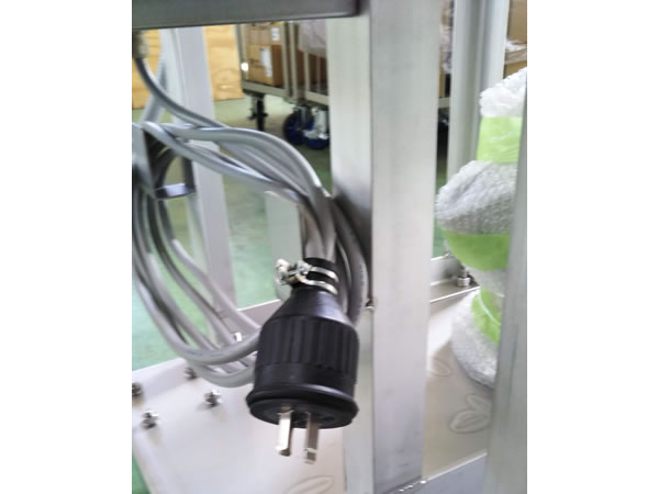 ホースと電源コードを巻くフックで汚れない工夫