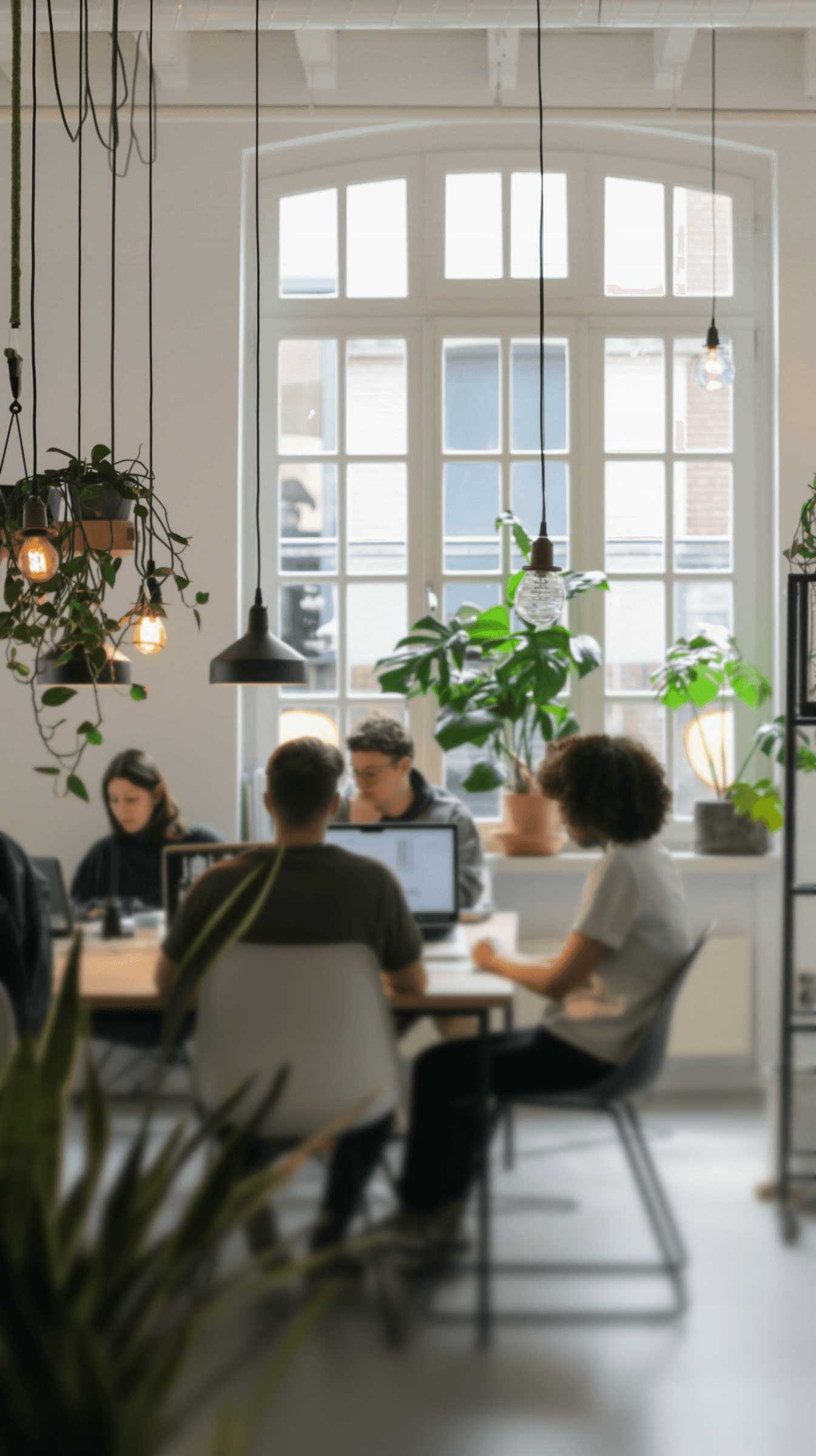équipe travaillant dans un bureau