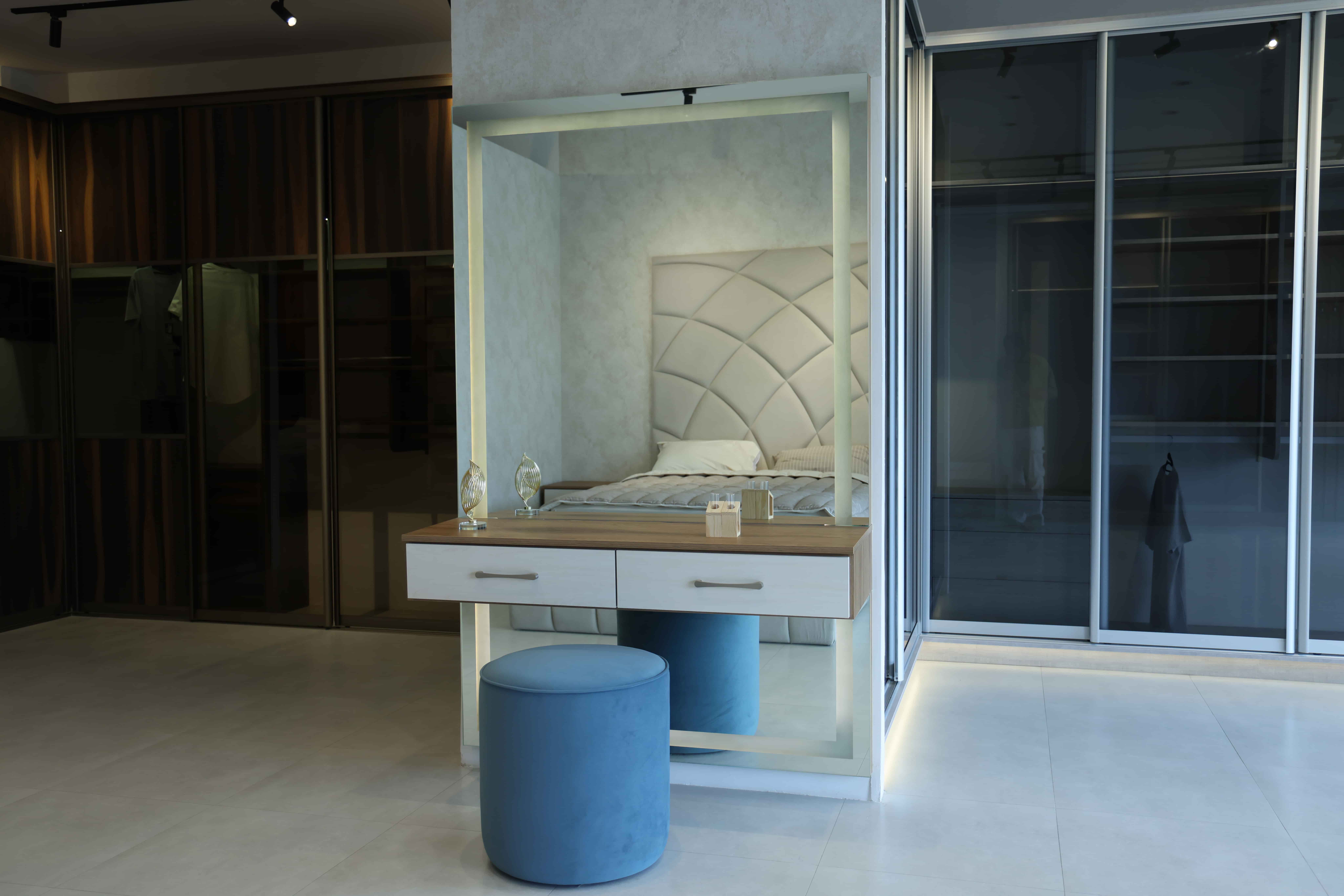 تسريحة مفصلة من اعمال الخزائن الرائدة