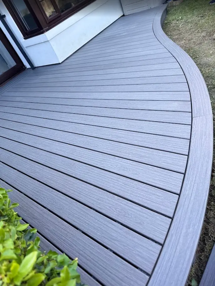 Curved grey Trex deck with bent fascia edge