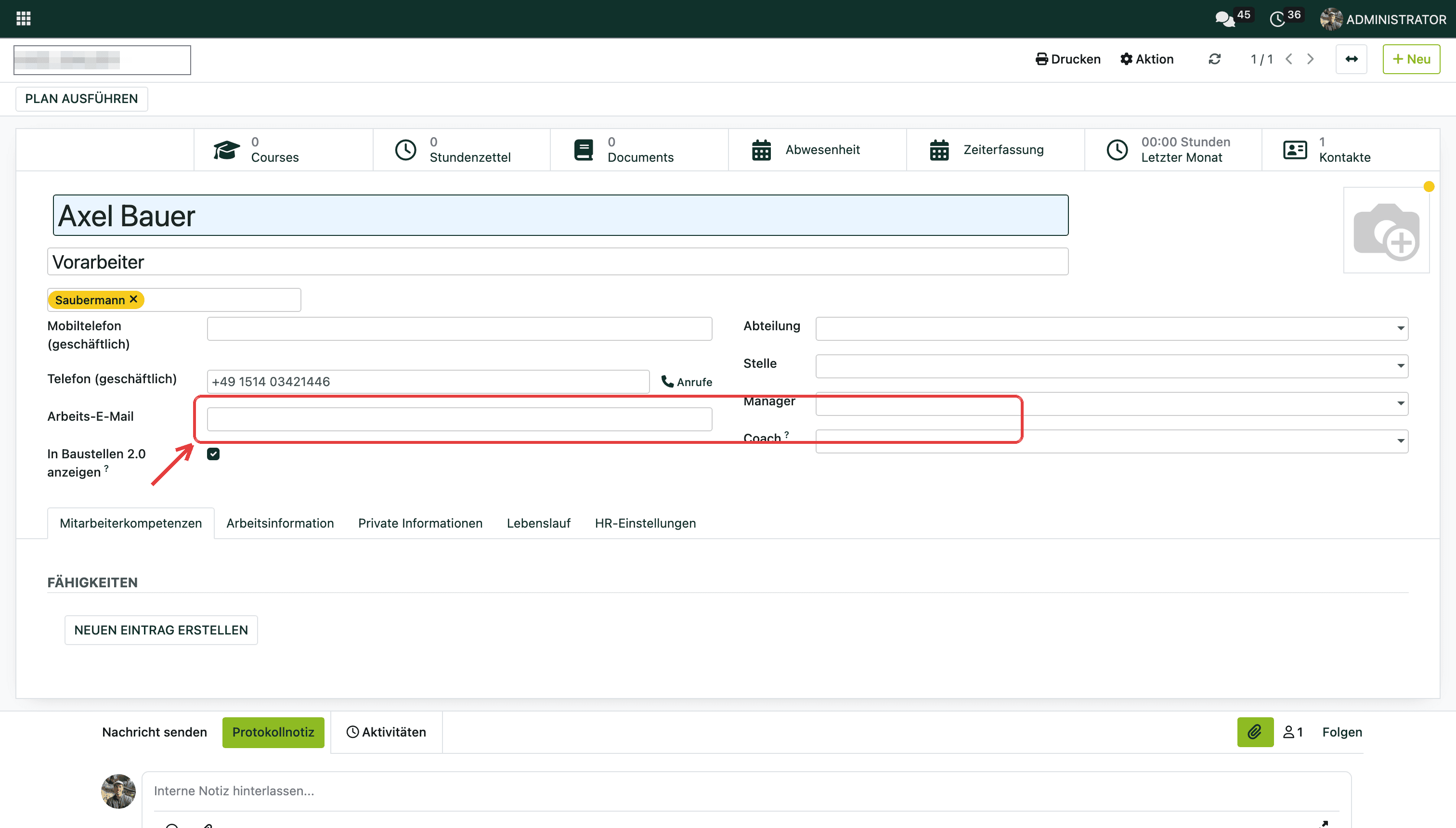 Das Mitarbeiter-Formular. Die Arbeits-E-Mail braucht das System für Benachrichtigungen.
