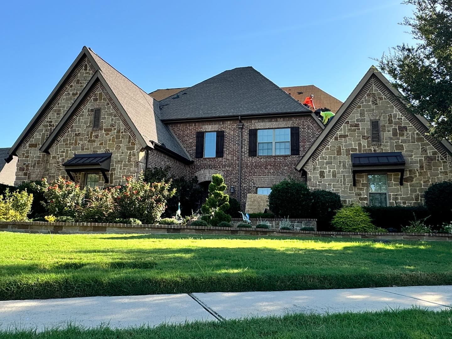 Le Construction Roof Reapair, Insurance Claim, Storm Damage, roof repair near me