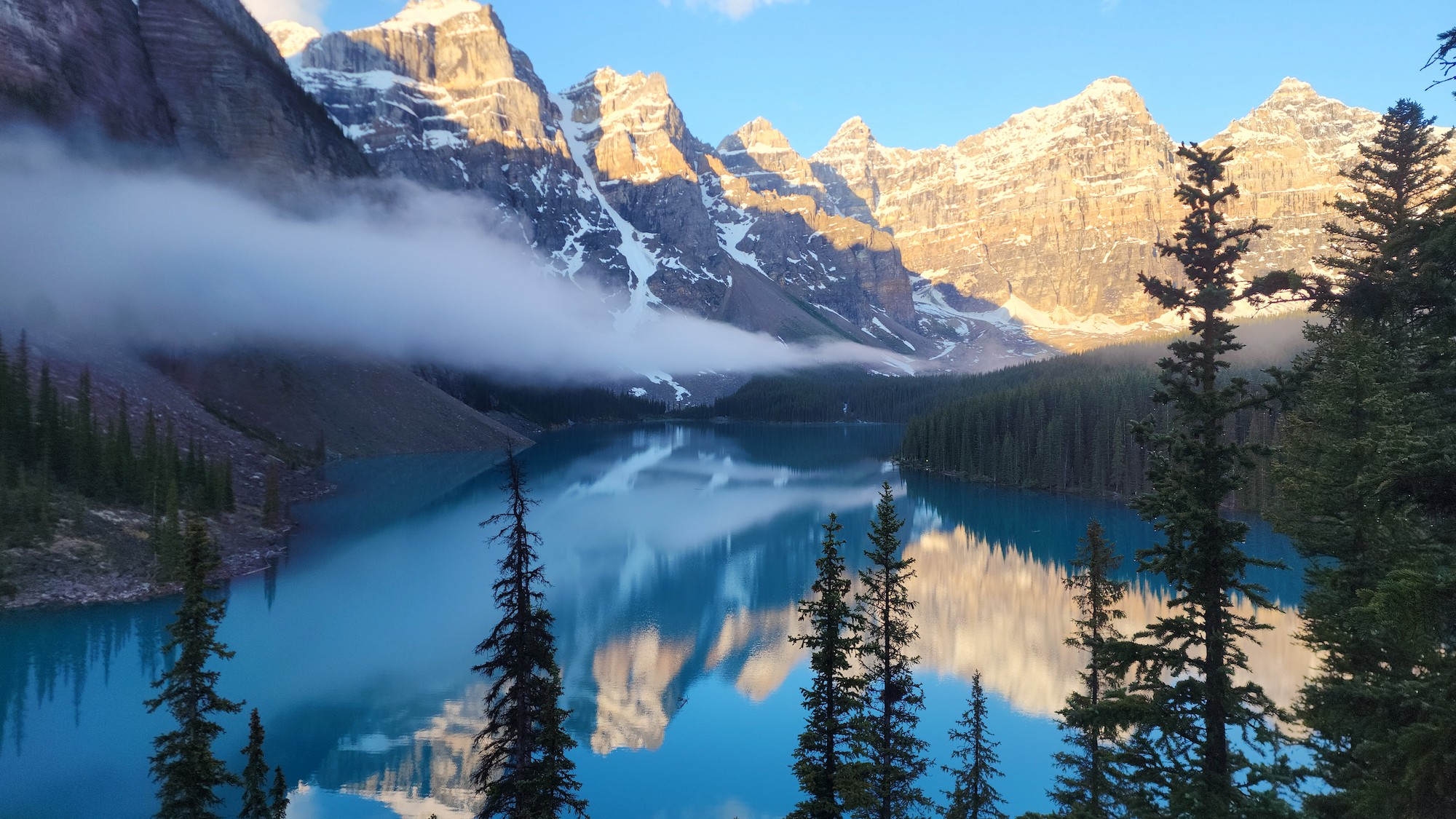 sunrise at moraine lake