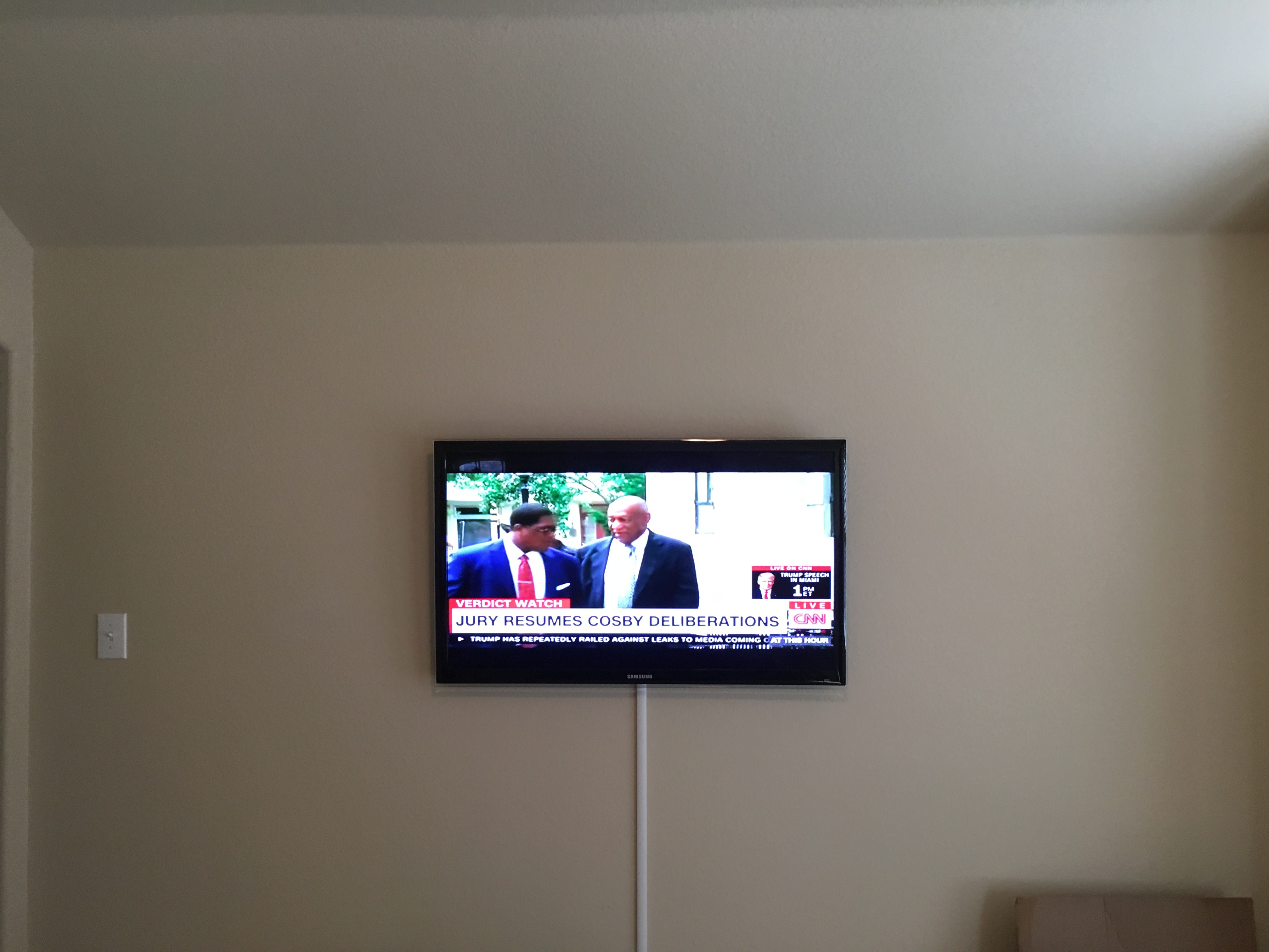 Mounted Tv with Rcaeway