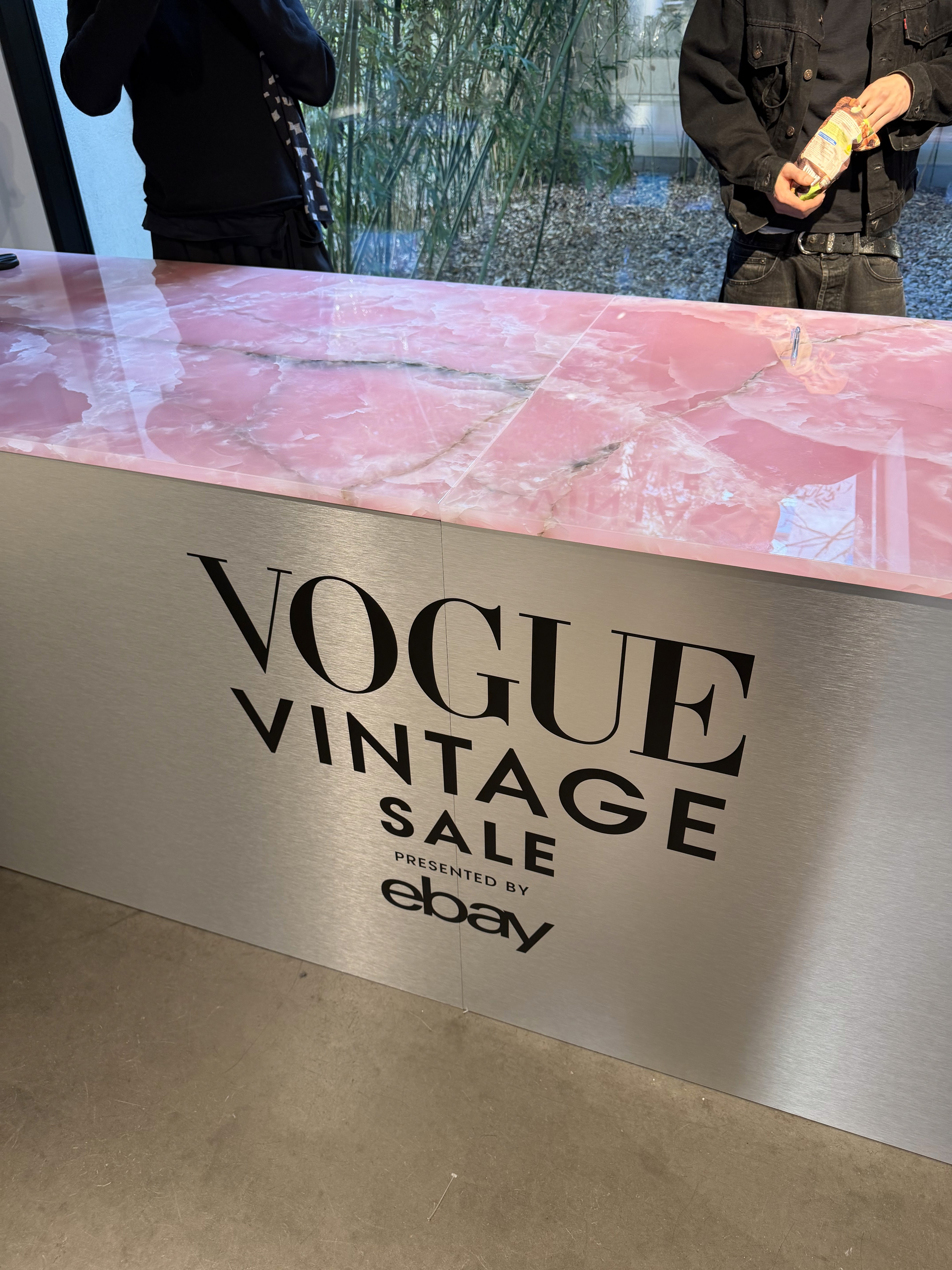 Classic Pink Onyx Tischplatte als Empfangstresen im Event Design Berlin