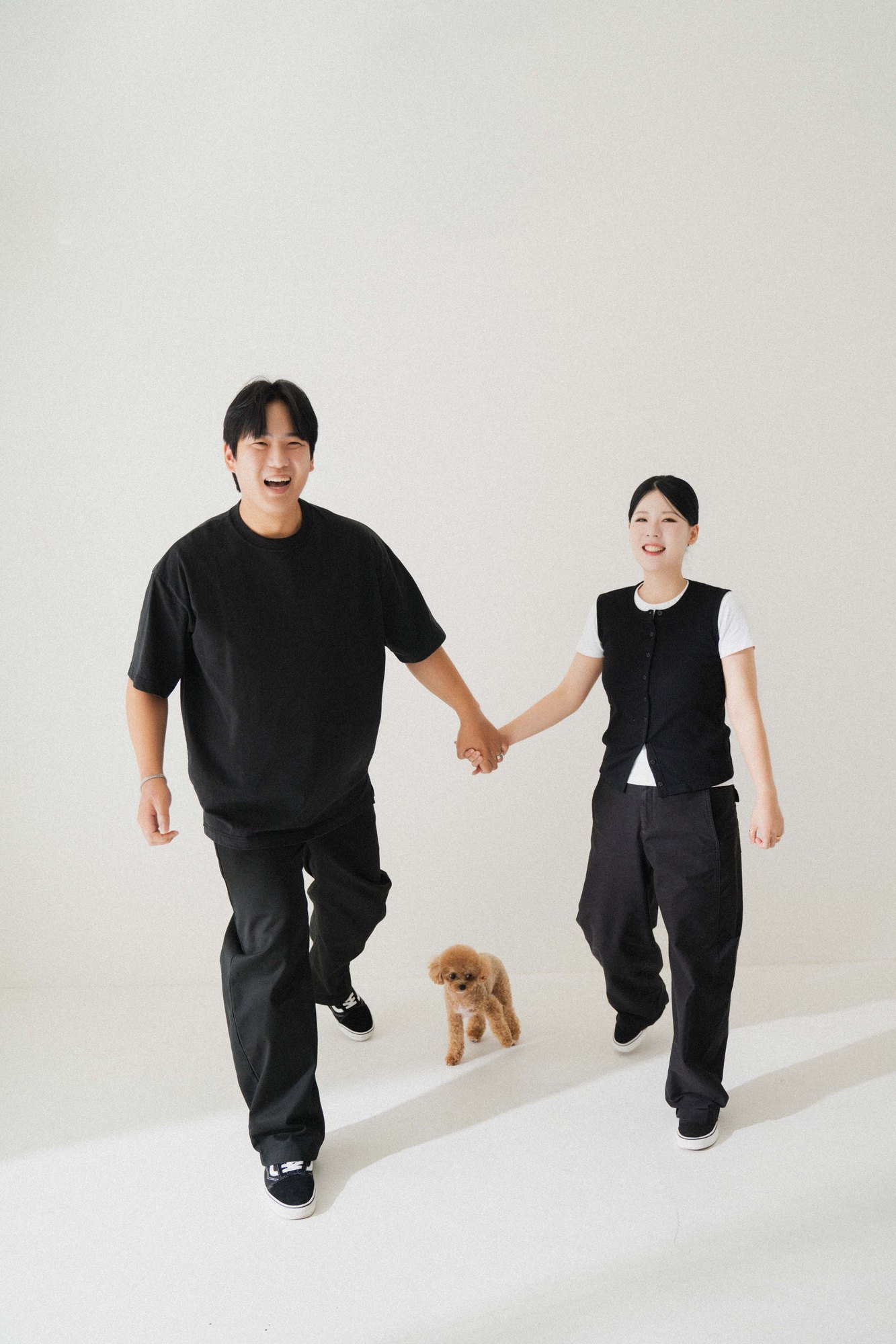 천안가족사진 촬영 후기 | 스튜디오널이 담아낸 결혼기념일 강아지 가족 두 벌 촬영