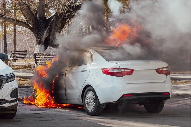 imagine cu un incendiu auto