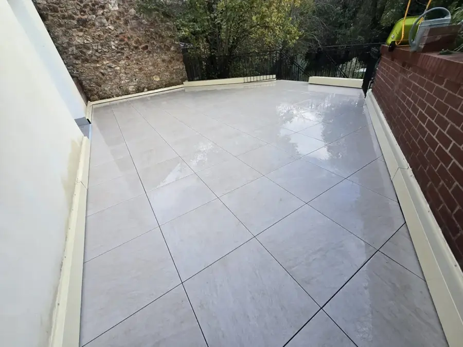 Pose de Dalles sur Plots chantier réalisé par RED France