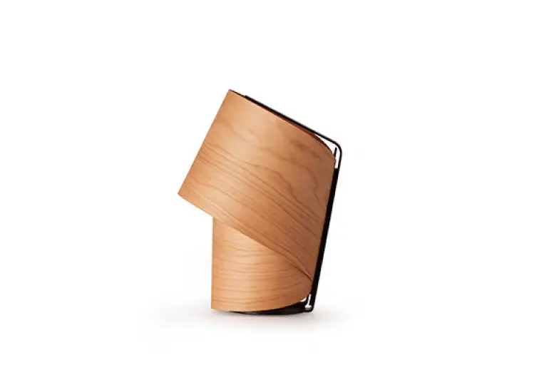 Lámpara de mesa Tiny de LZF, diseñada por Ray Power