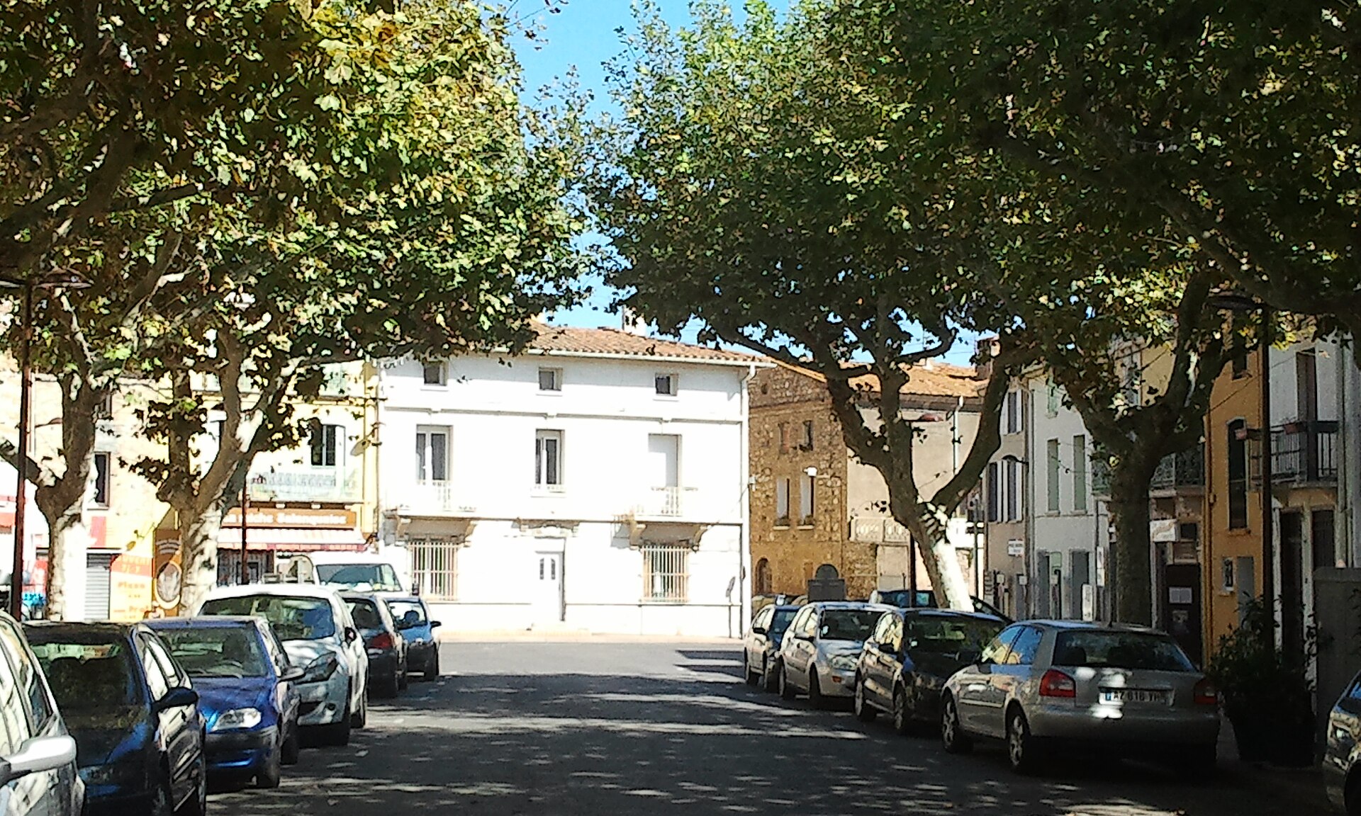La place Louis-Blasi dans le village de Torreilles.