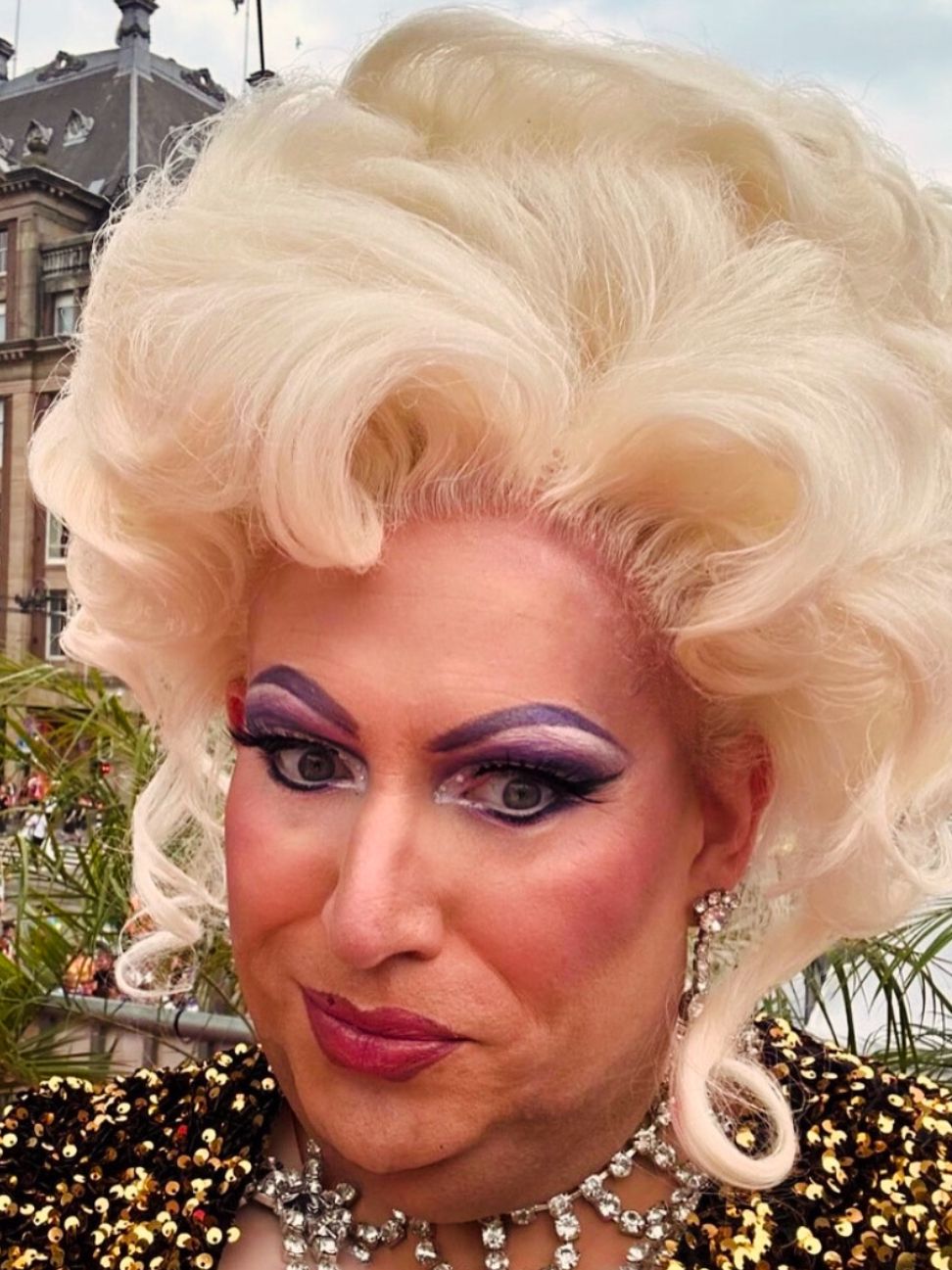 Mother Dorothy Male at Dorothys gay, quyeer, homo, lgbt bar