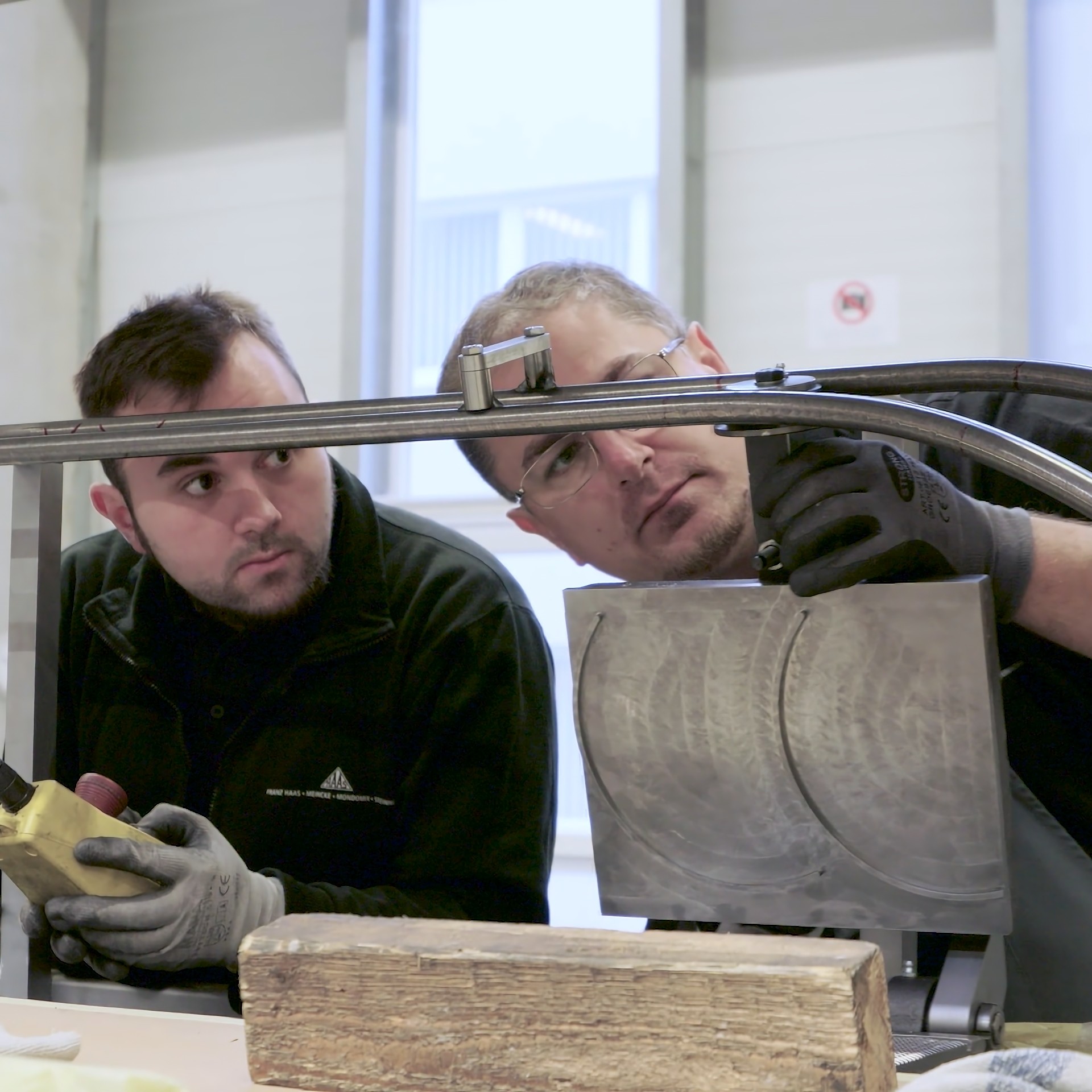 Monteure bei der Arbeit