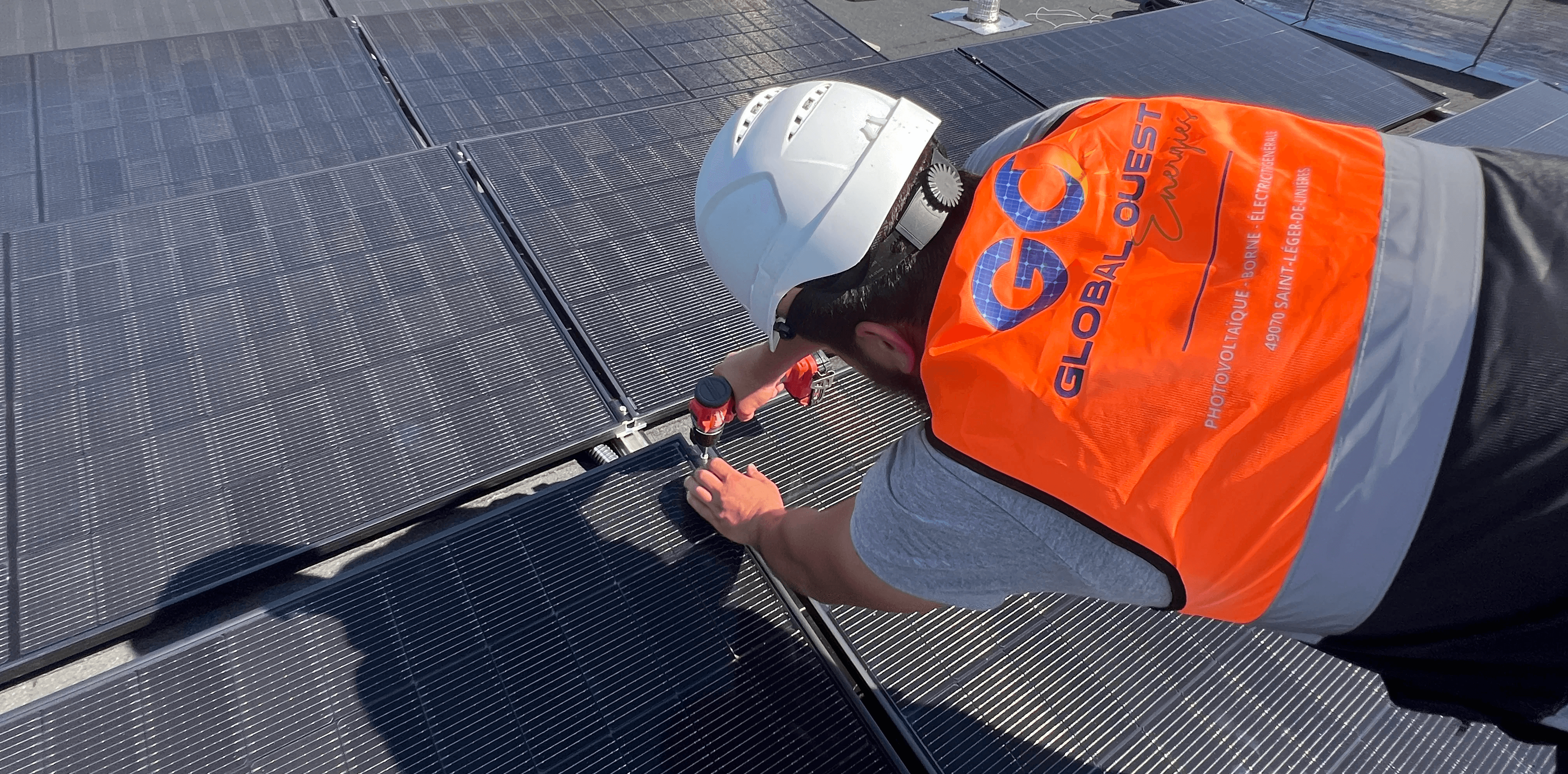 Installation de panneaux solaires sur une maison