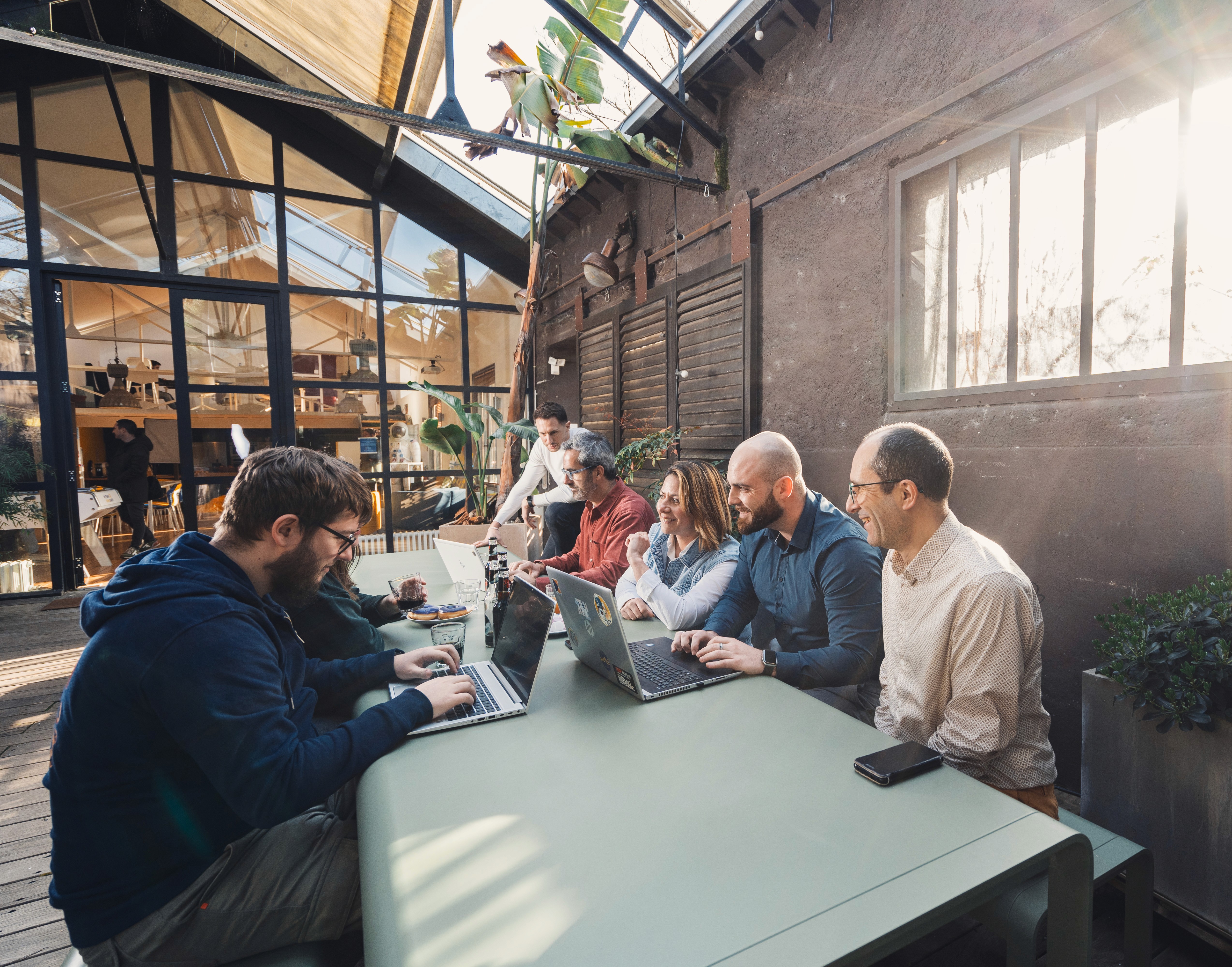 deux personnes en train de faire un atelier agile