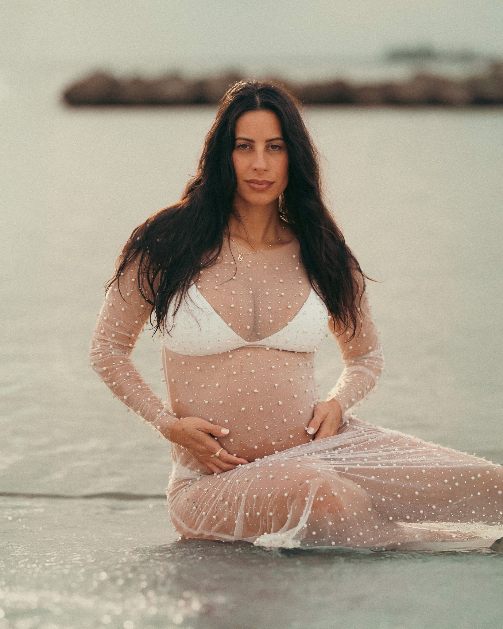 maternity-portrait-beach