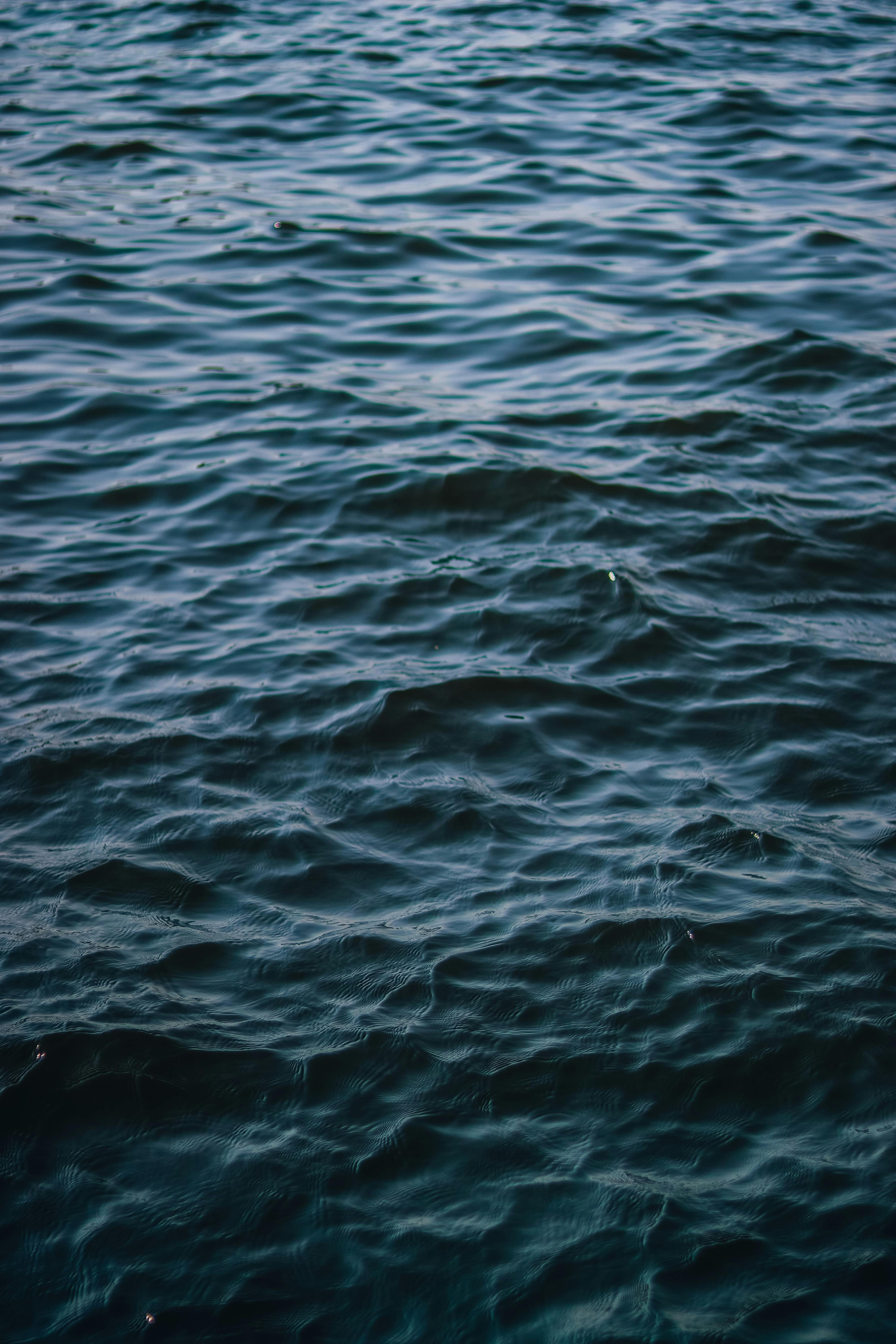 a-serene-close-up-of-deep-blue-ocean-waves-with-textured-ripples,-perfect-for-ba - enes-faruk-yarar (pexels)