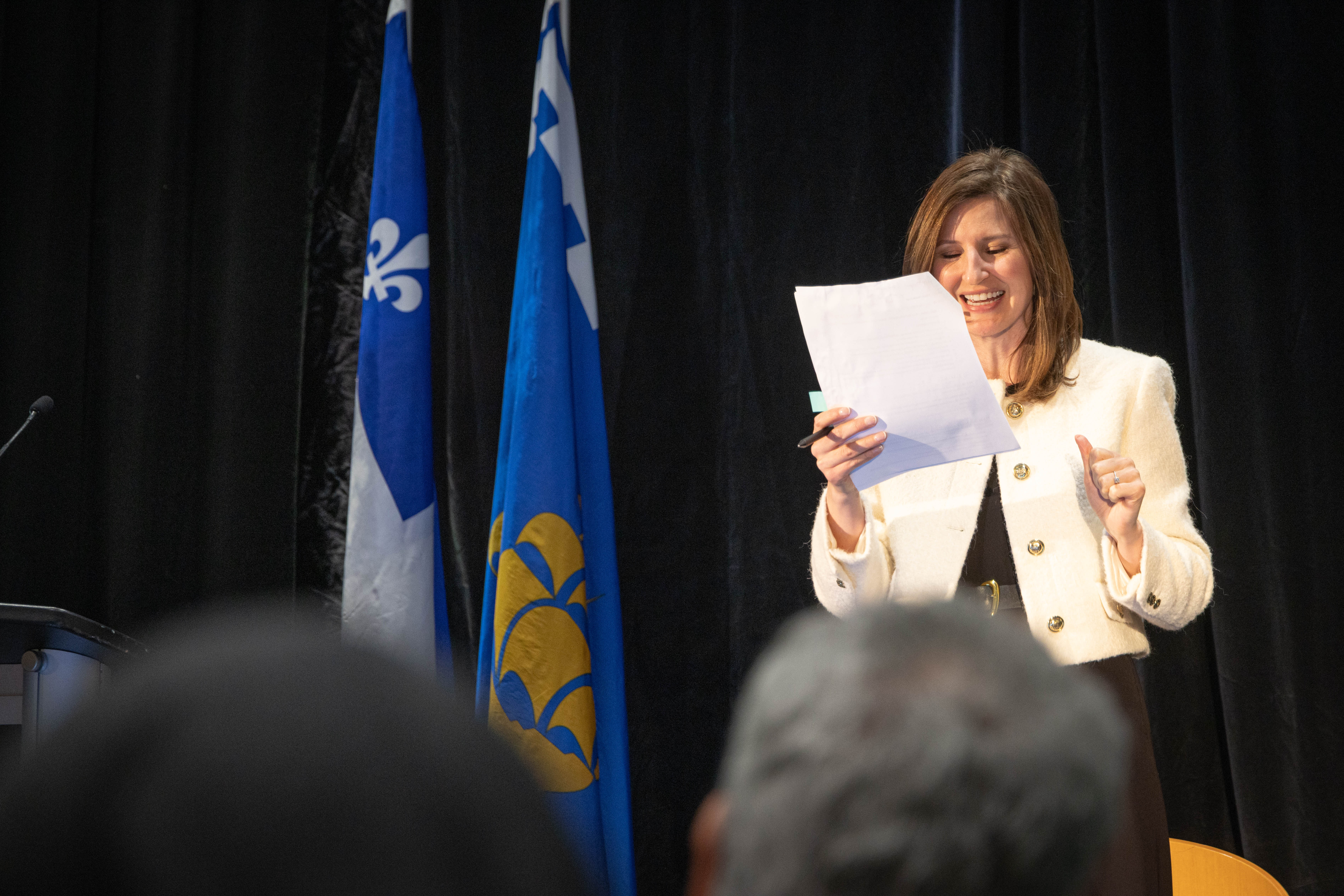 Cindy Royer prenant la parole publiquement lors d’un événement à Montréal.