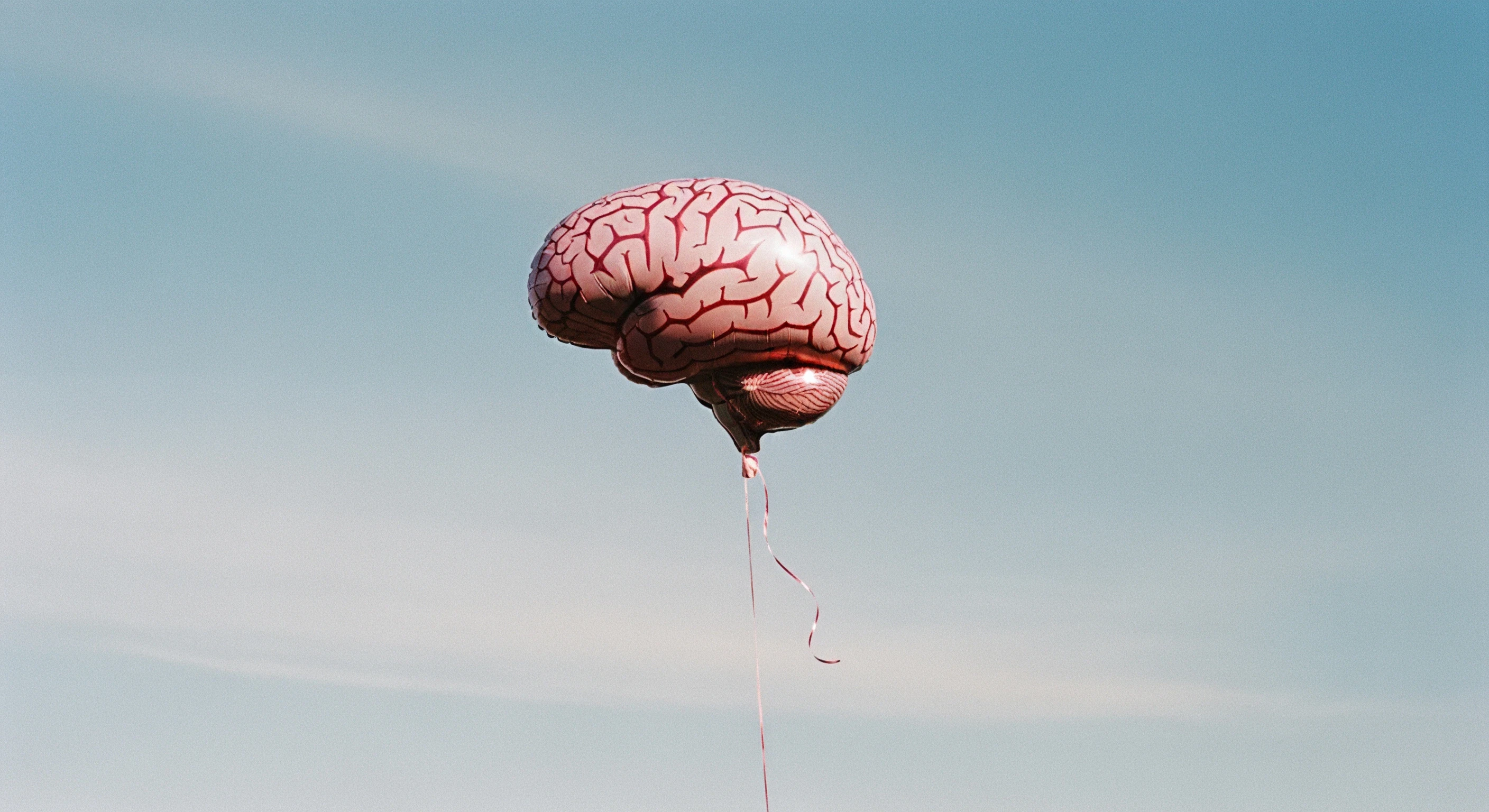 Concept image of a floating brain balloon visualizing strategic thinking and the discovery process