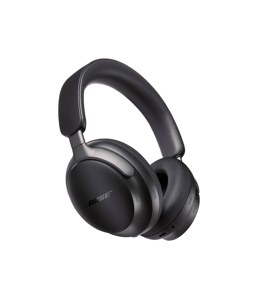 Produktbillede af Bose QuietComfort Ultra trådløse over-ear hovedtelefoner i sort finish på hvid baggrund.
