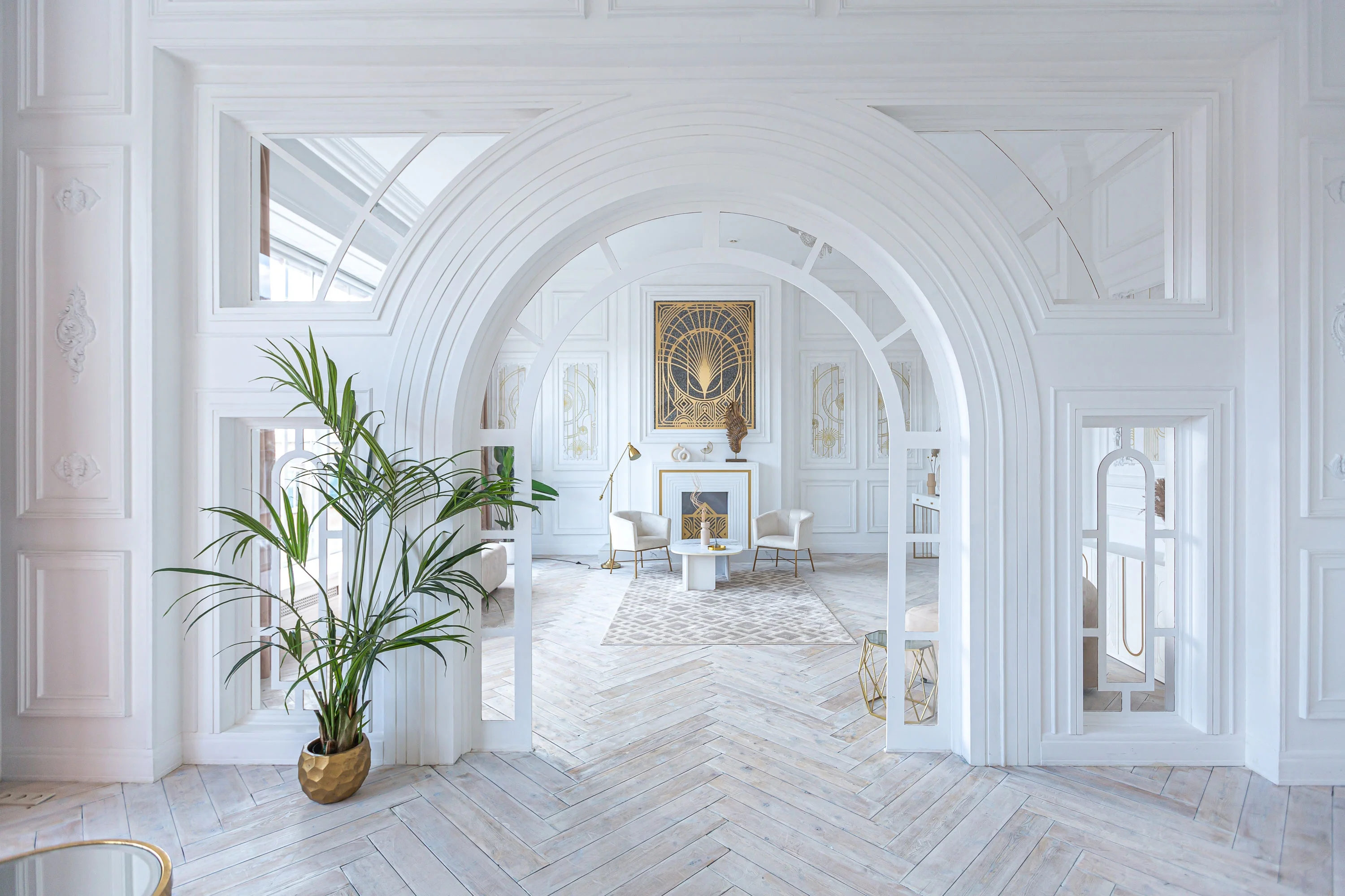 Un grand salon luxueux et très design