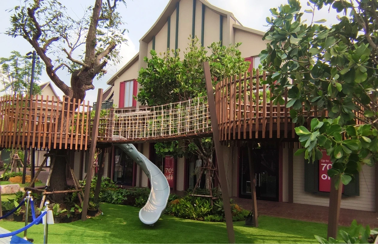 Children playing in the modern playing center