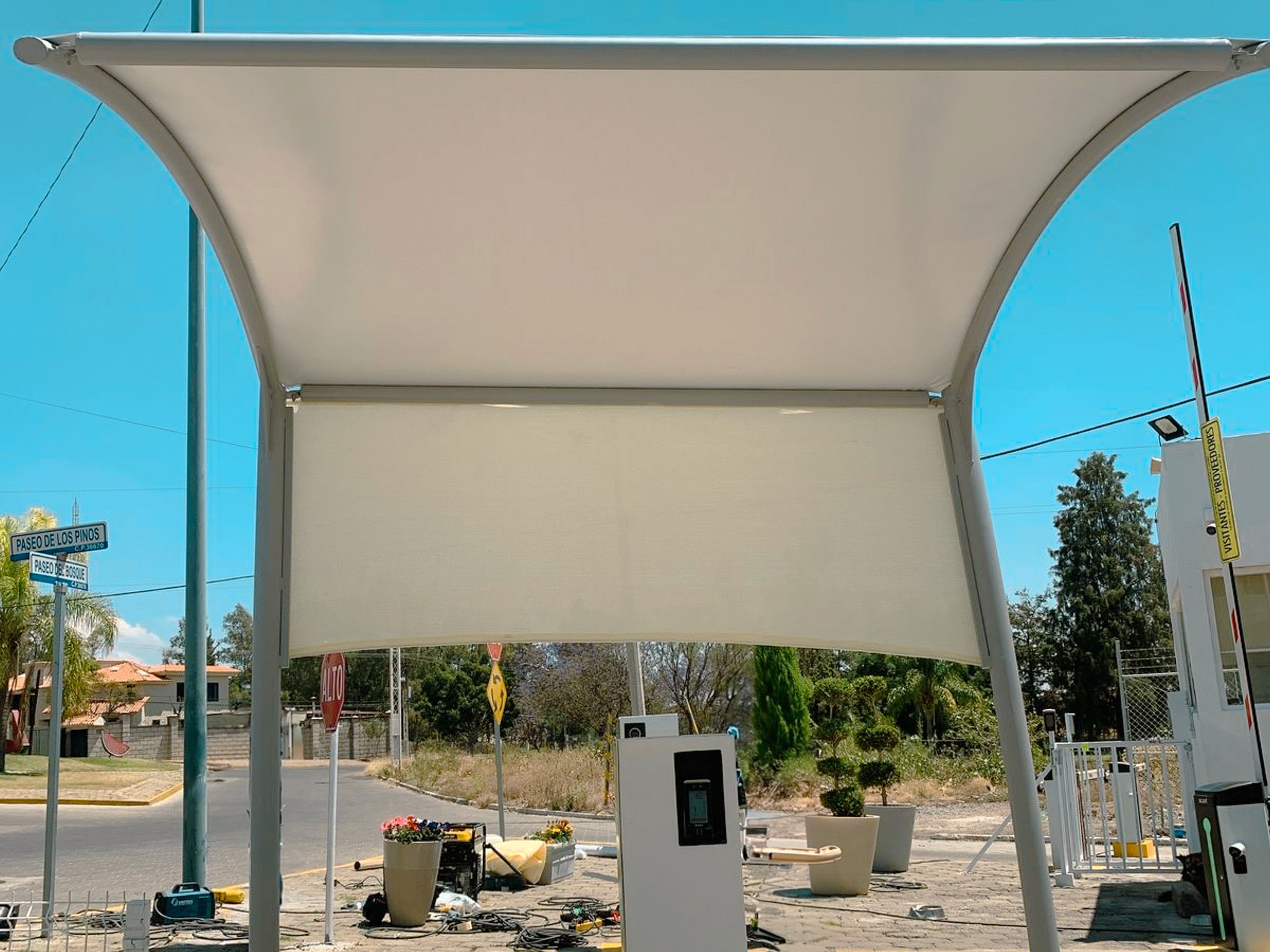 Acceso vehicular los pinos villas de irapuato 2