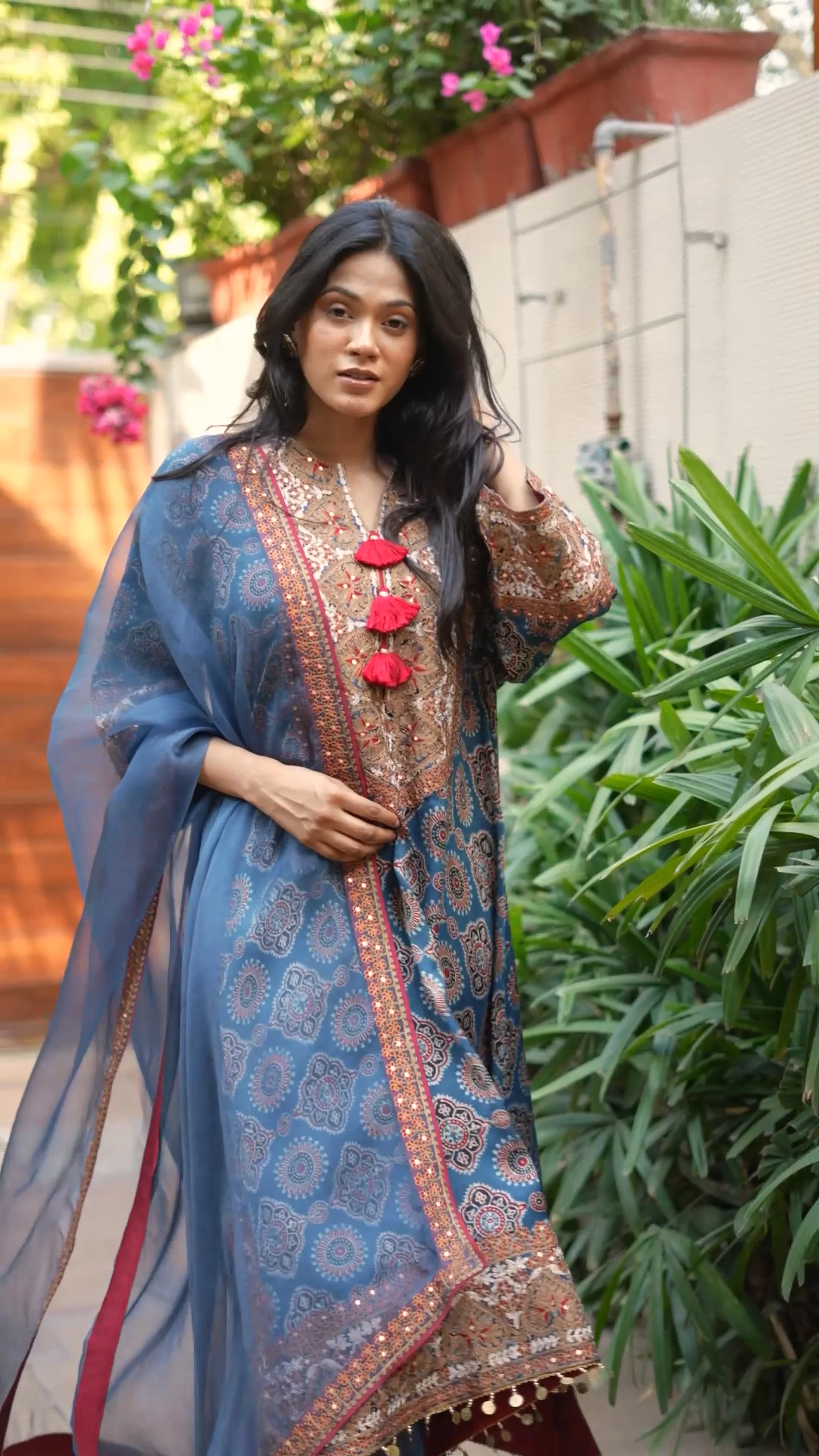 Zahra Embroidered Kurta Set In Indigo Blue 1