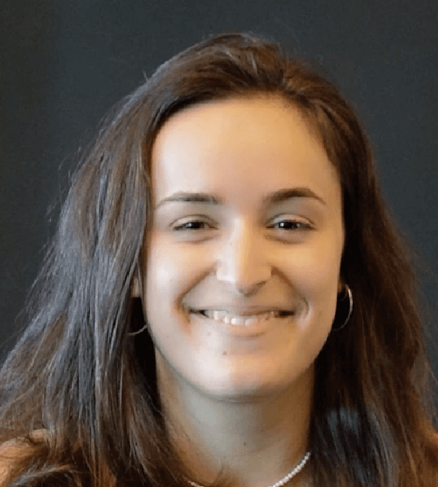 Una clienta de la Base Strength satisfecha da su opinión sobre los resultados.