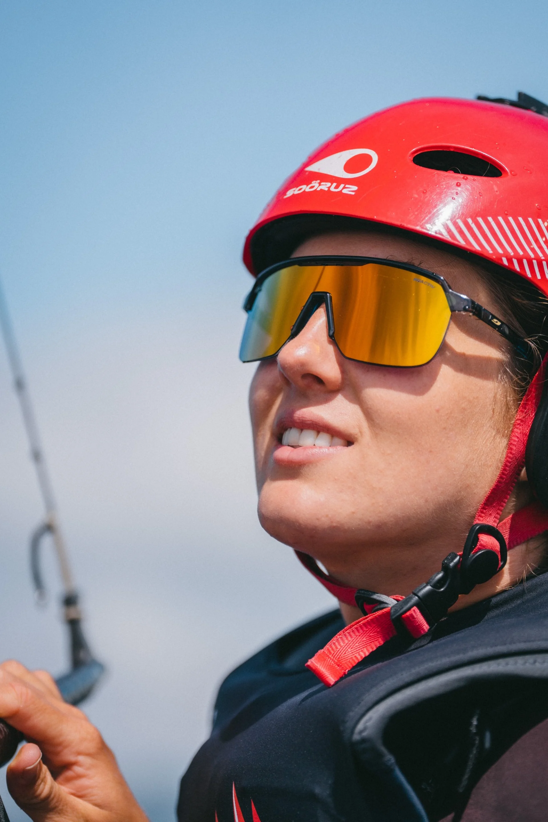 Zoom sur une kitesurfeuse