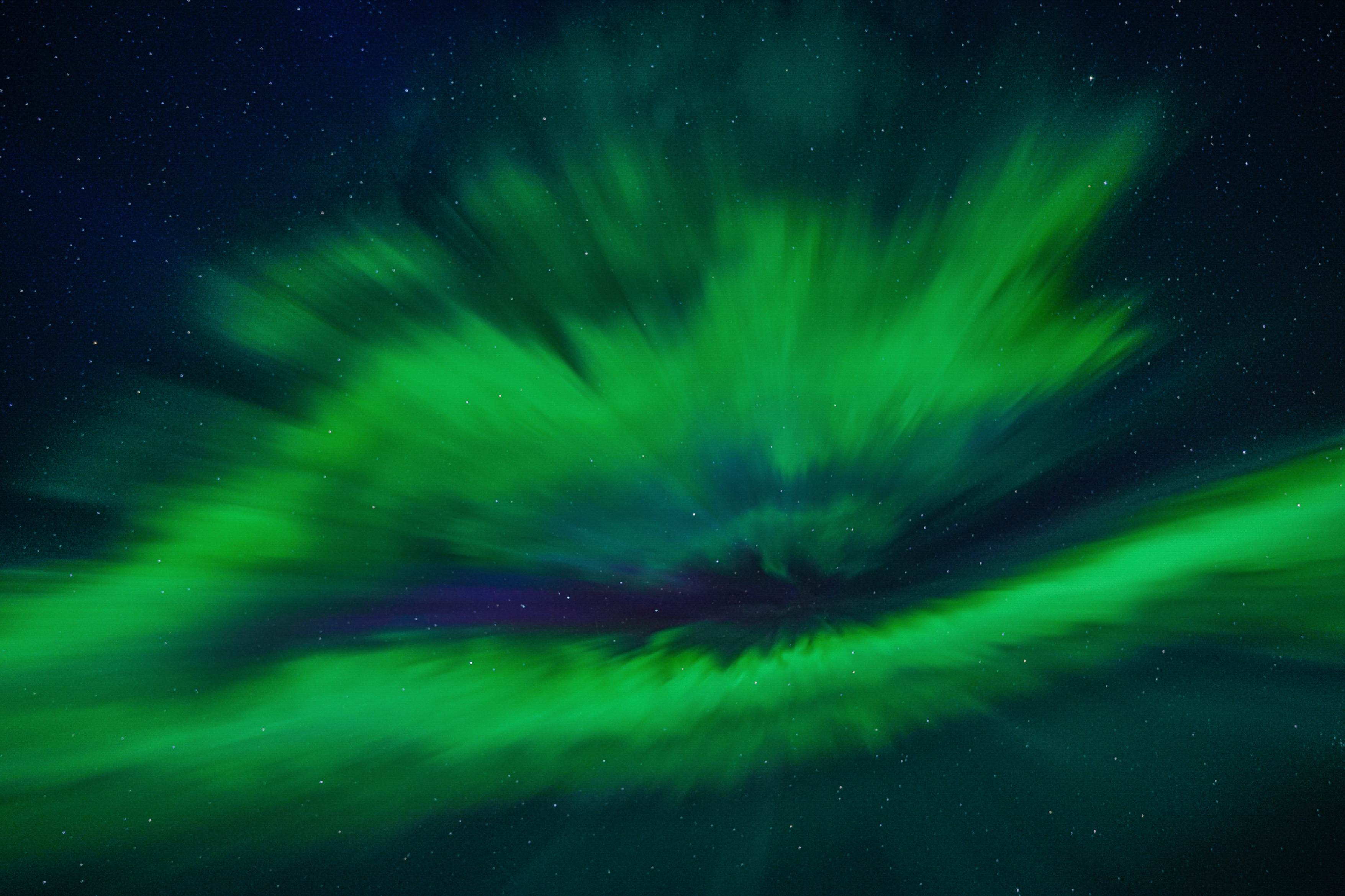 Northern Lights tour photography from Aurora Experts in Iceland, featuring guests beneath the aurora, winter landscapes, and vivid skies over remote Icelandic locations.
