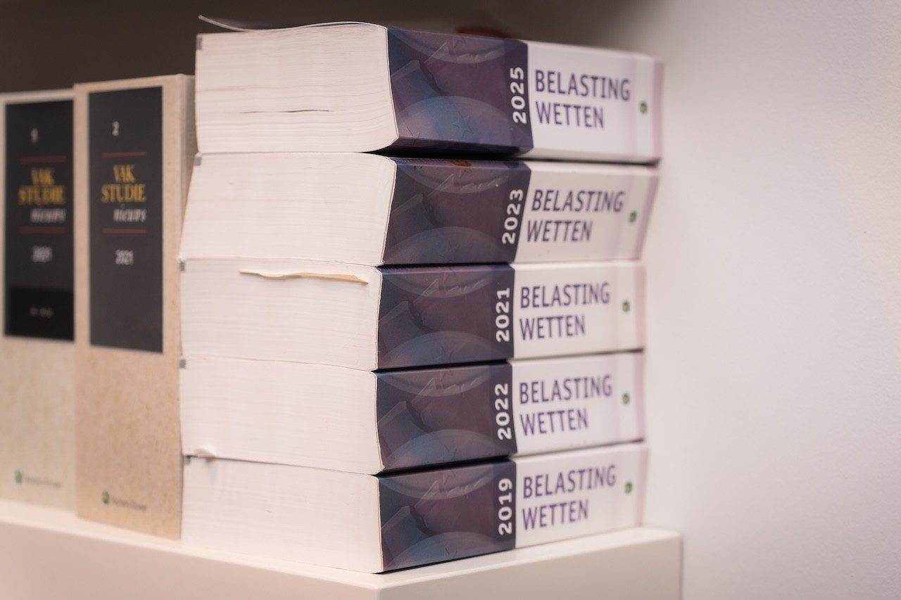 Stapel Belastingwetten van verschillende jaren