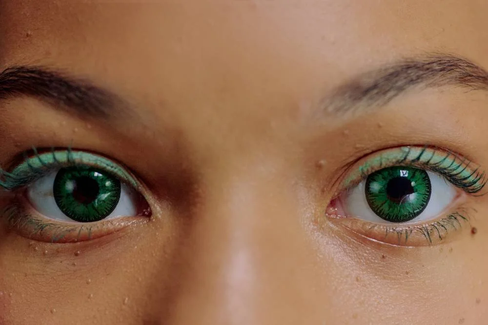 How Long Should You Hold Eye Contact in Conversation?
