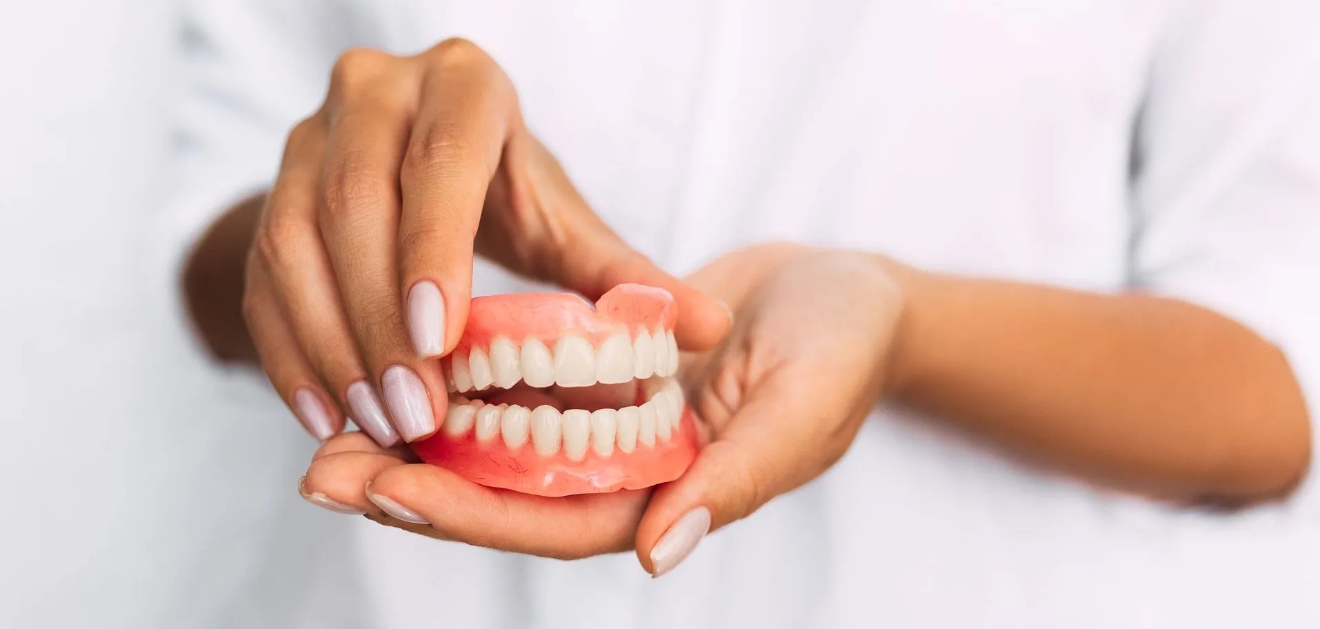 Removable dental prosthesis or fixed prosthesis on implants?