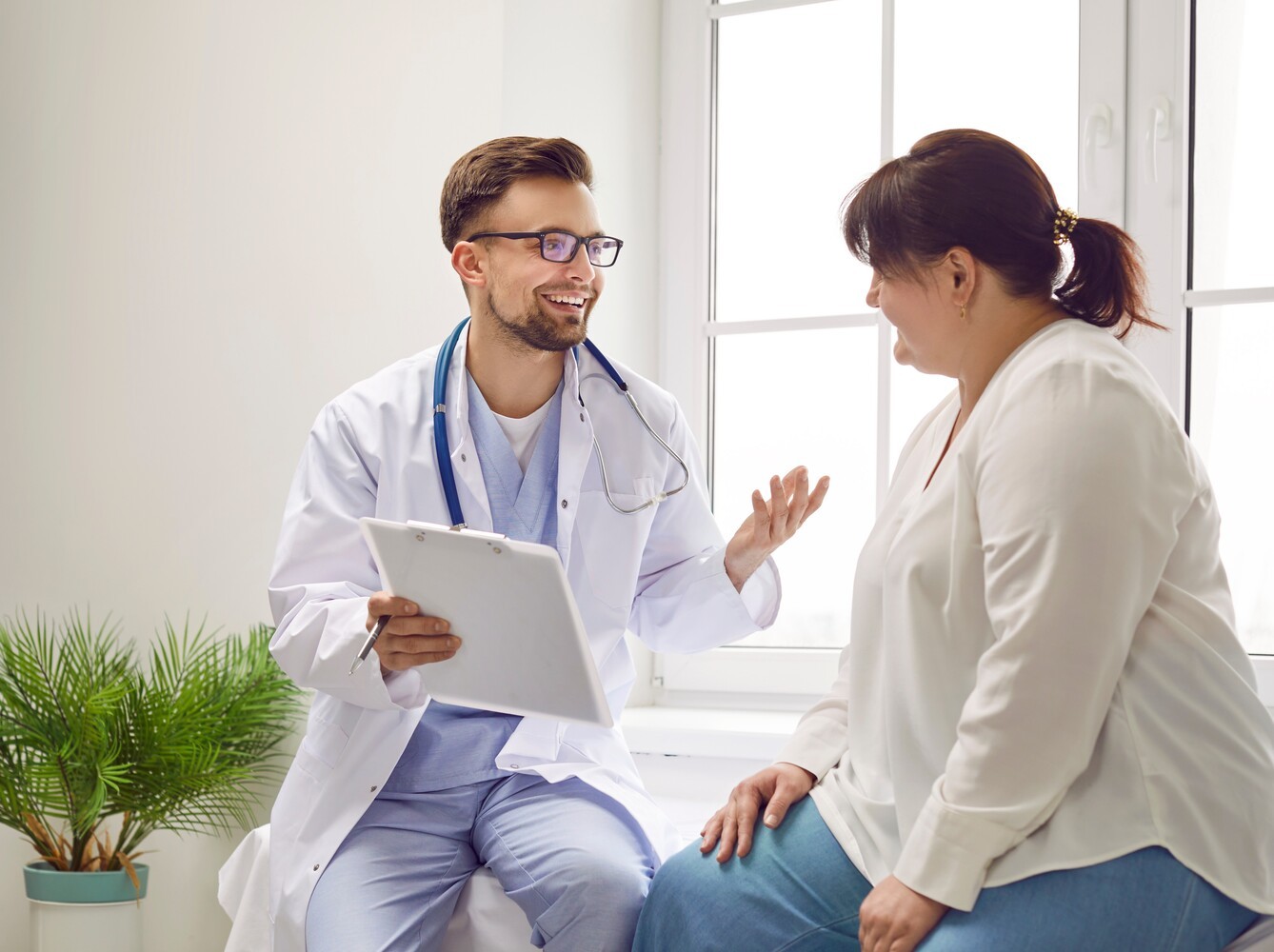 overweight woman having an appointment with her doctor to ask how many minutes on StairMaster to lose weight is right for her