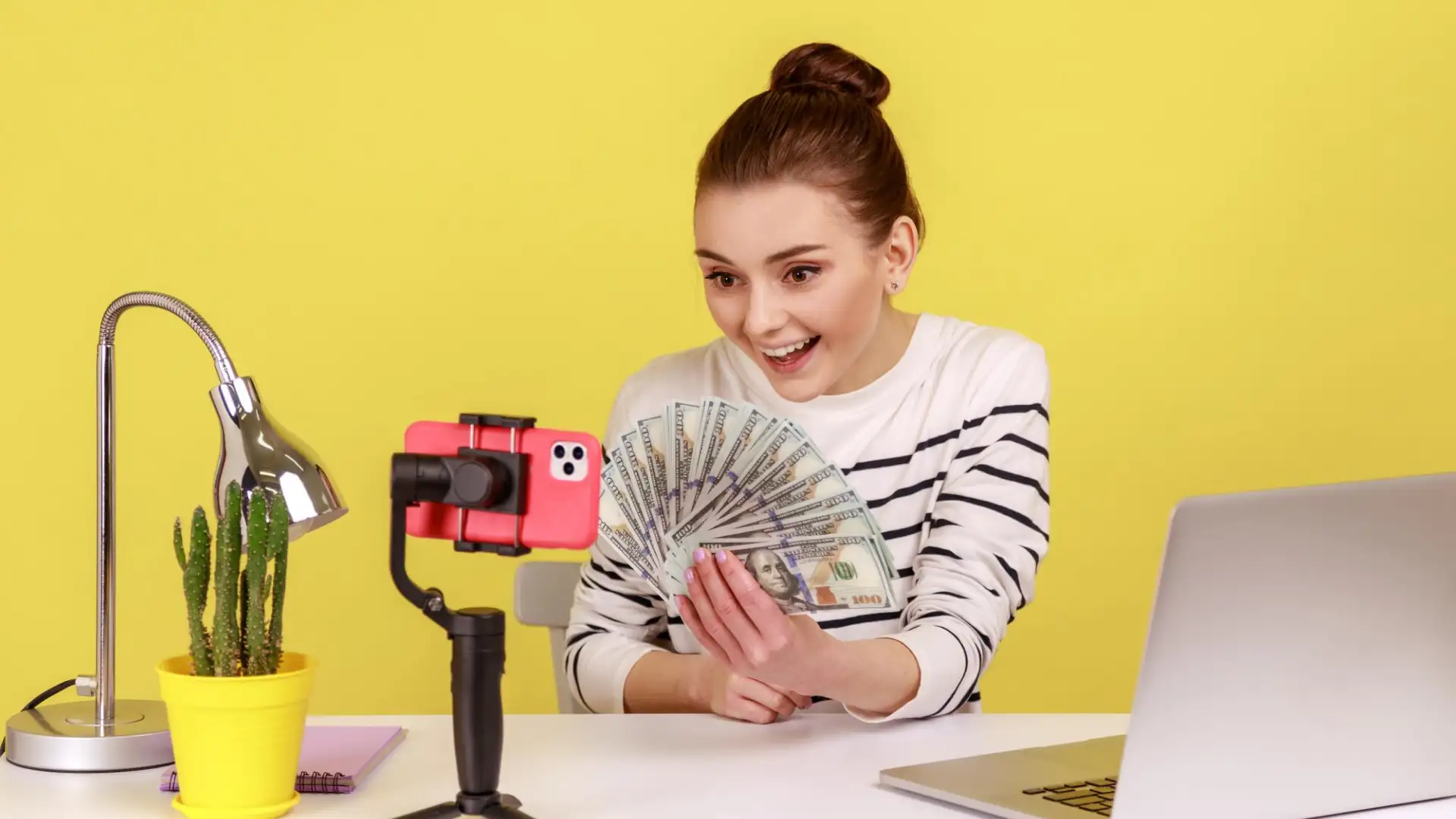 A creator films a TikTok video, showing the high earnings potential of the Q4 creator-led commerce trend.