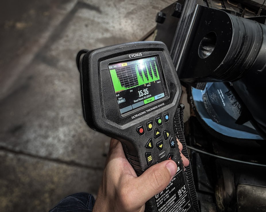 Cygnus 1 EX intrinsically safe ultrasonic thickness gauge display showing wall thickness reading through rubber lagging