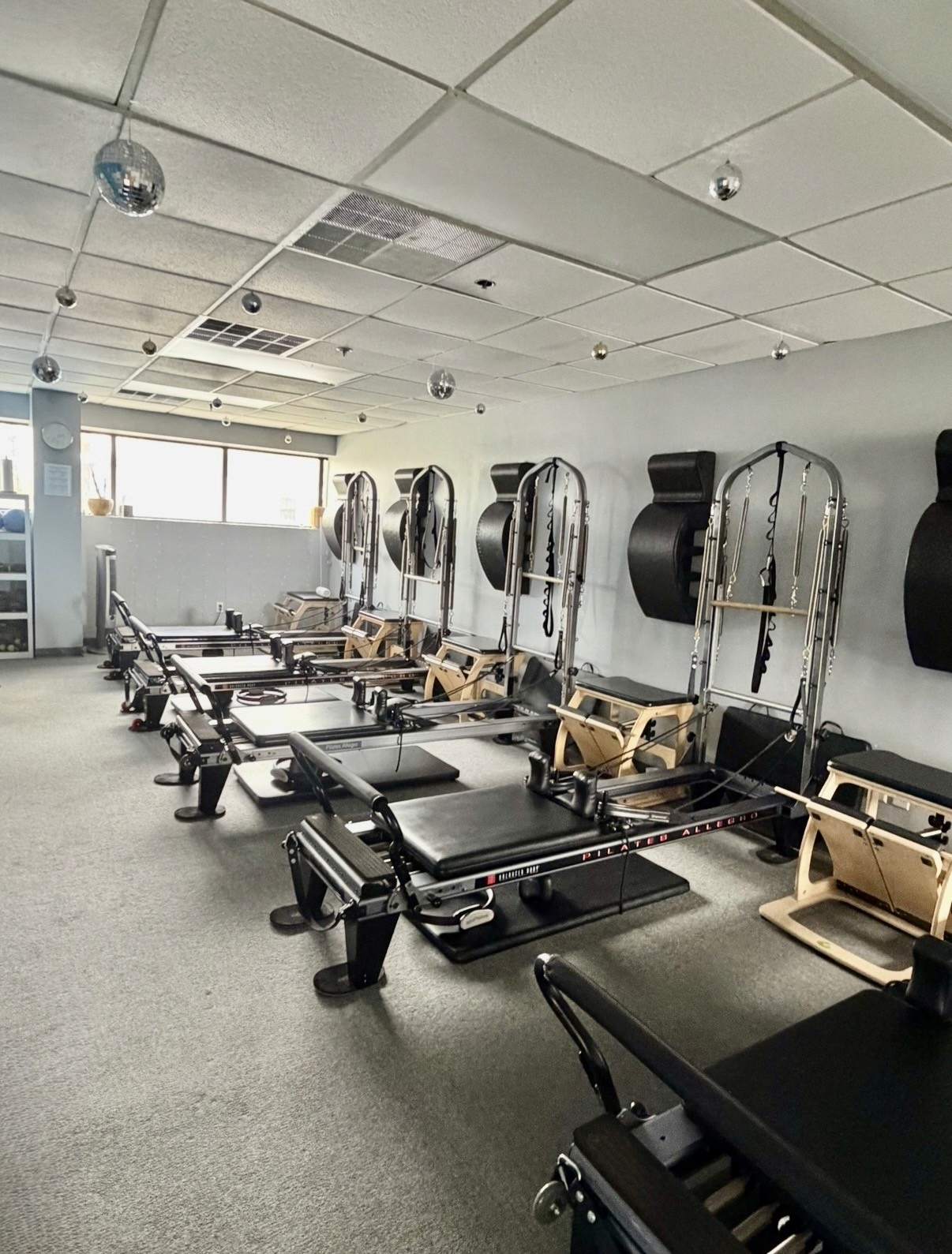 a woman is doing a piyoma exercise in a gym
