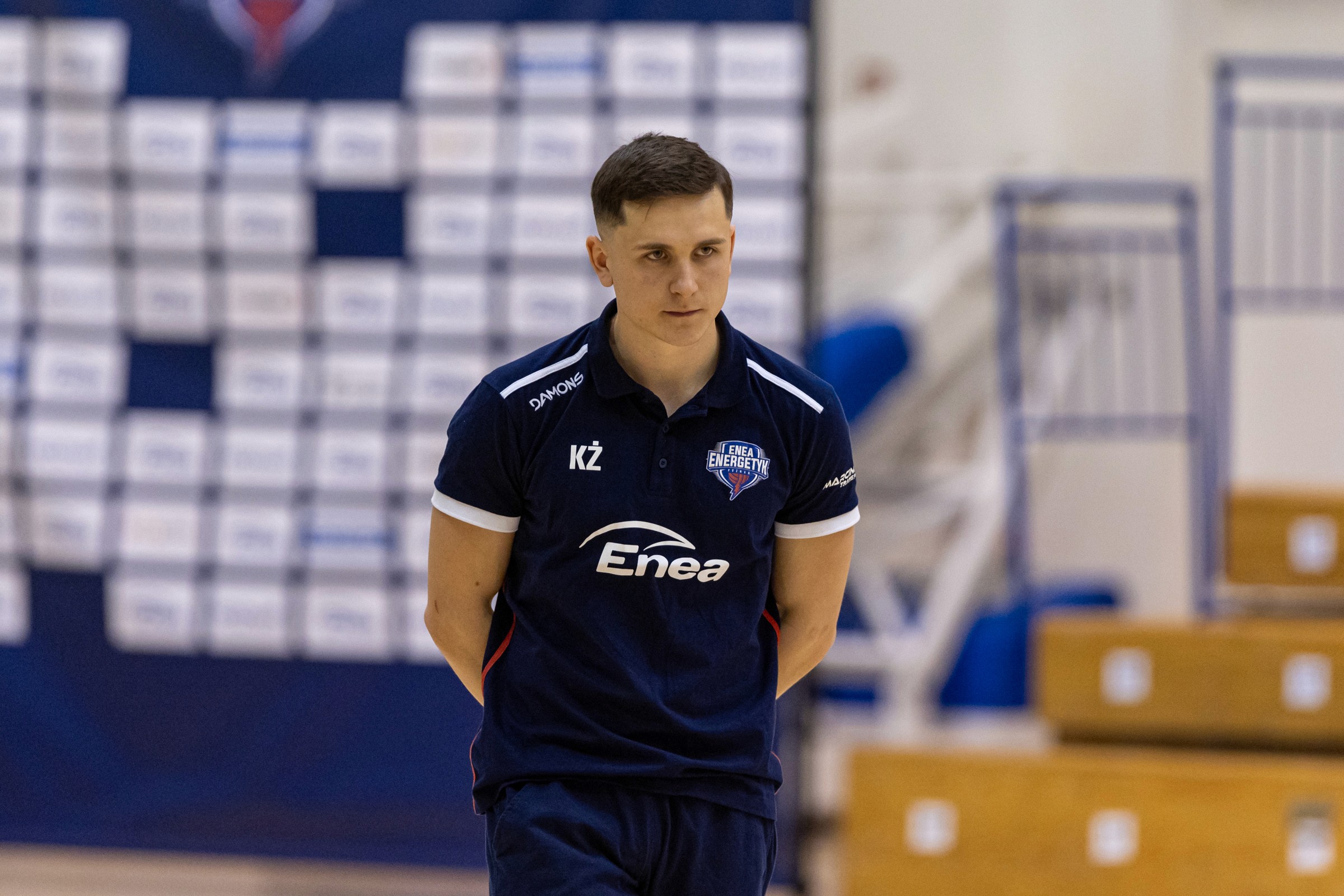 Coach explaining stuff to an athlete