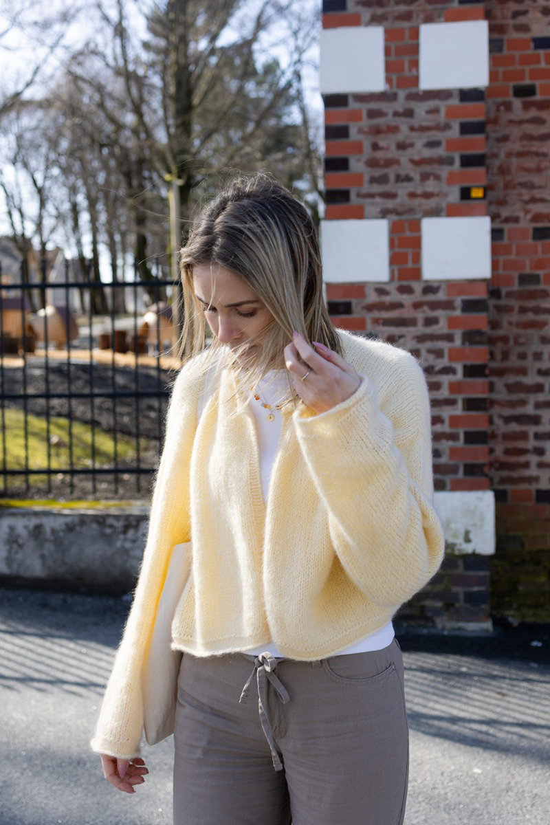 Lova Cardi knitting pattern by Knit&Note